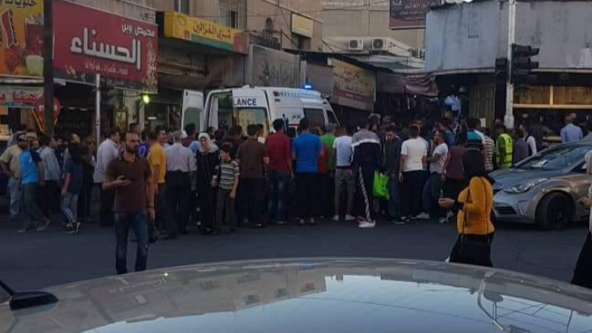 اصابتان باطلاق نار من سيارة مجهولة في وسط البلد بمدينة اربد