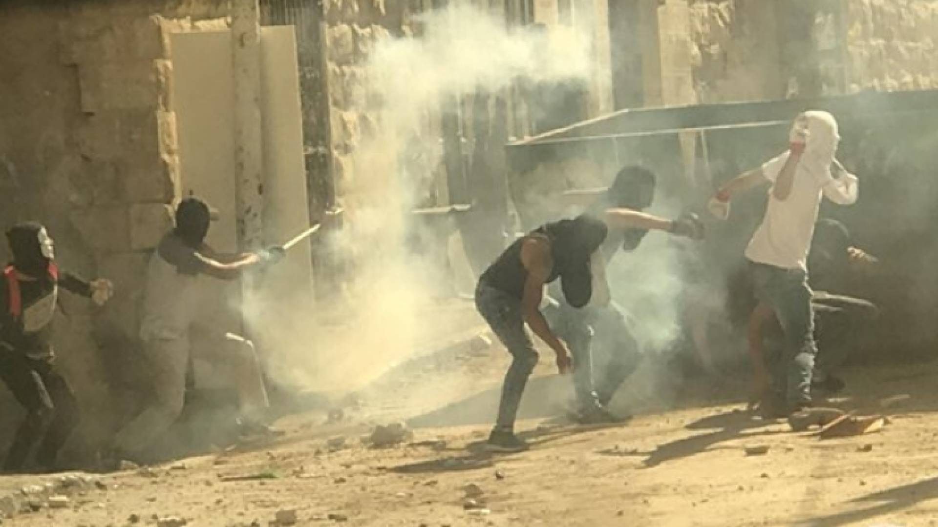 خلال المواجهات