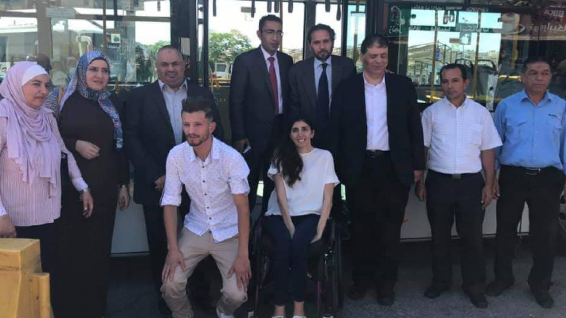 الأمير مرعد بن رعد يتفقد مشروع "باص عمان"