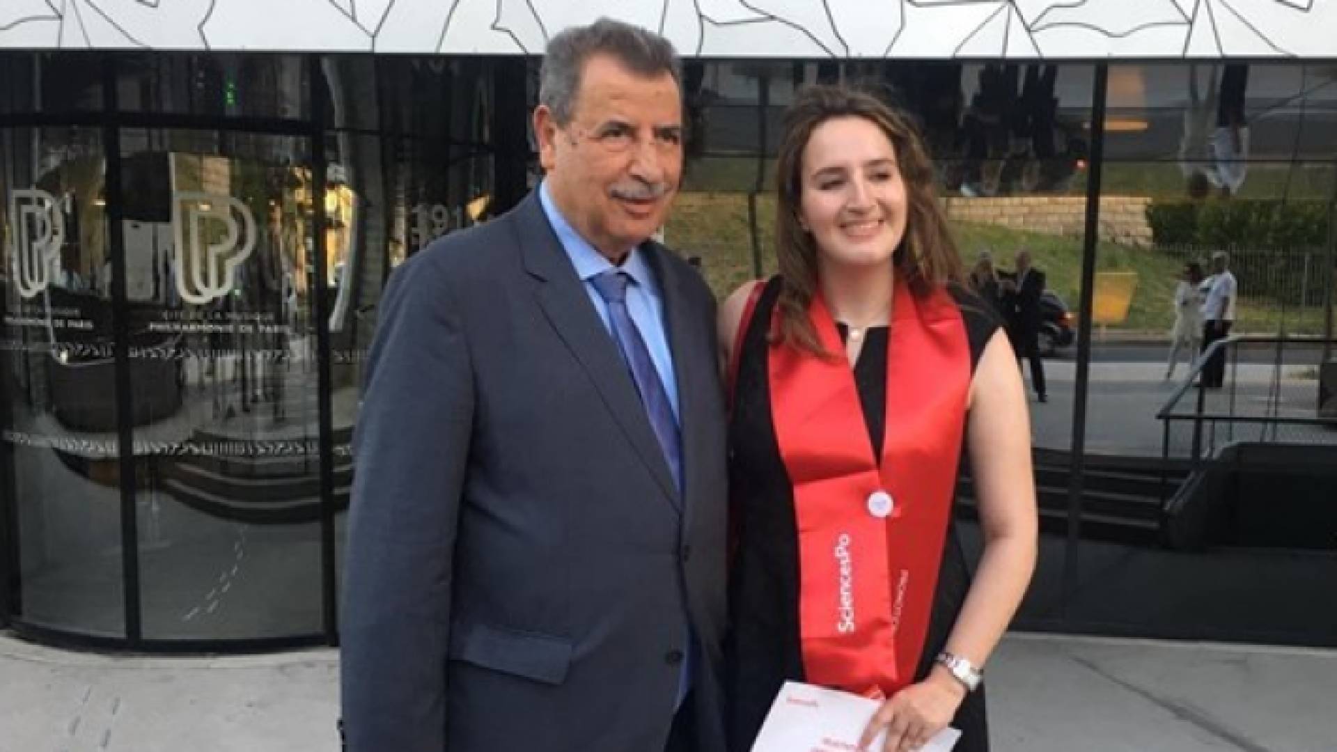 عدد من السفراء حضروا حفل تخرجها