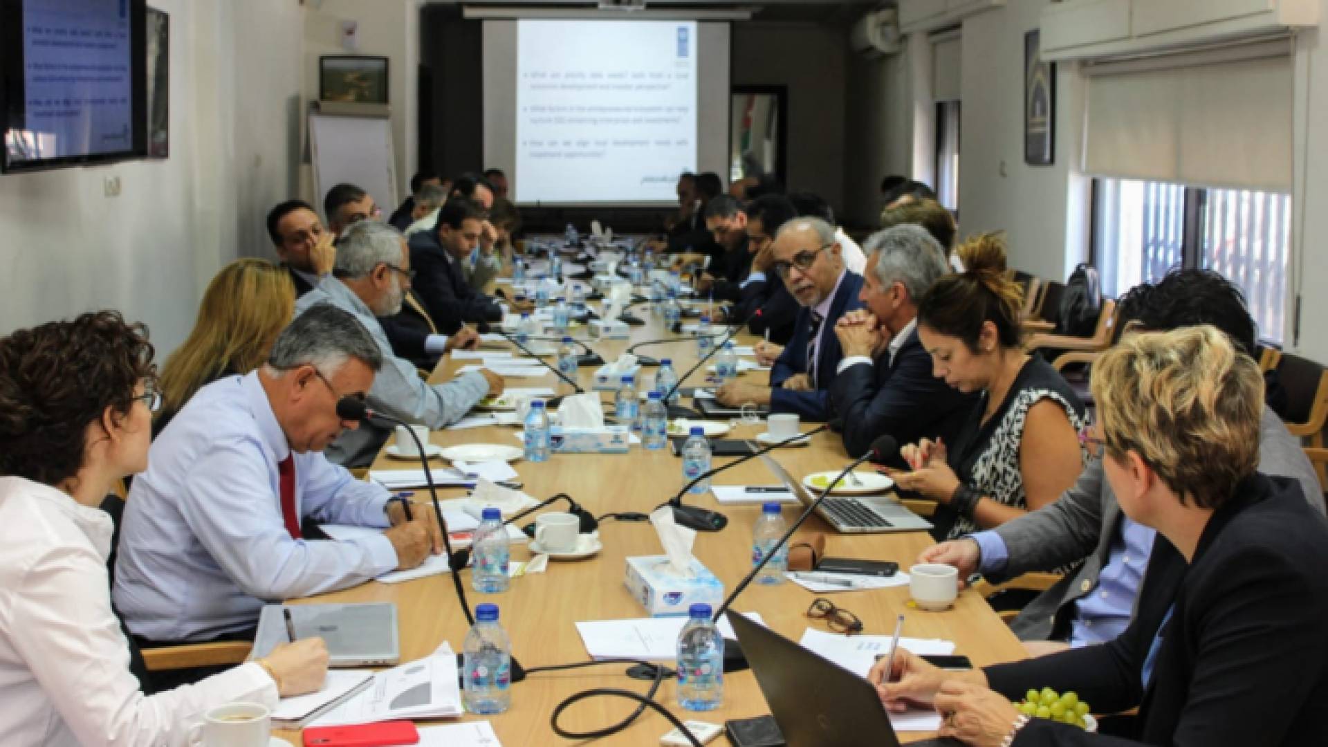 خبراء يناقشون النهوض بالاستثمار والميزات التنافسية للمحافظات