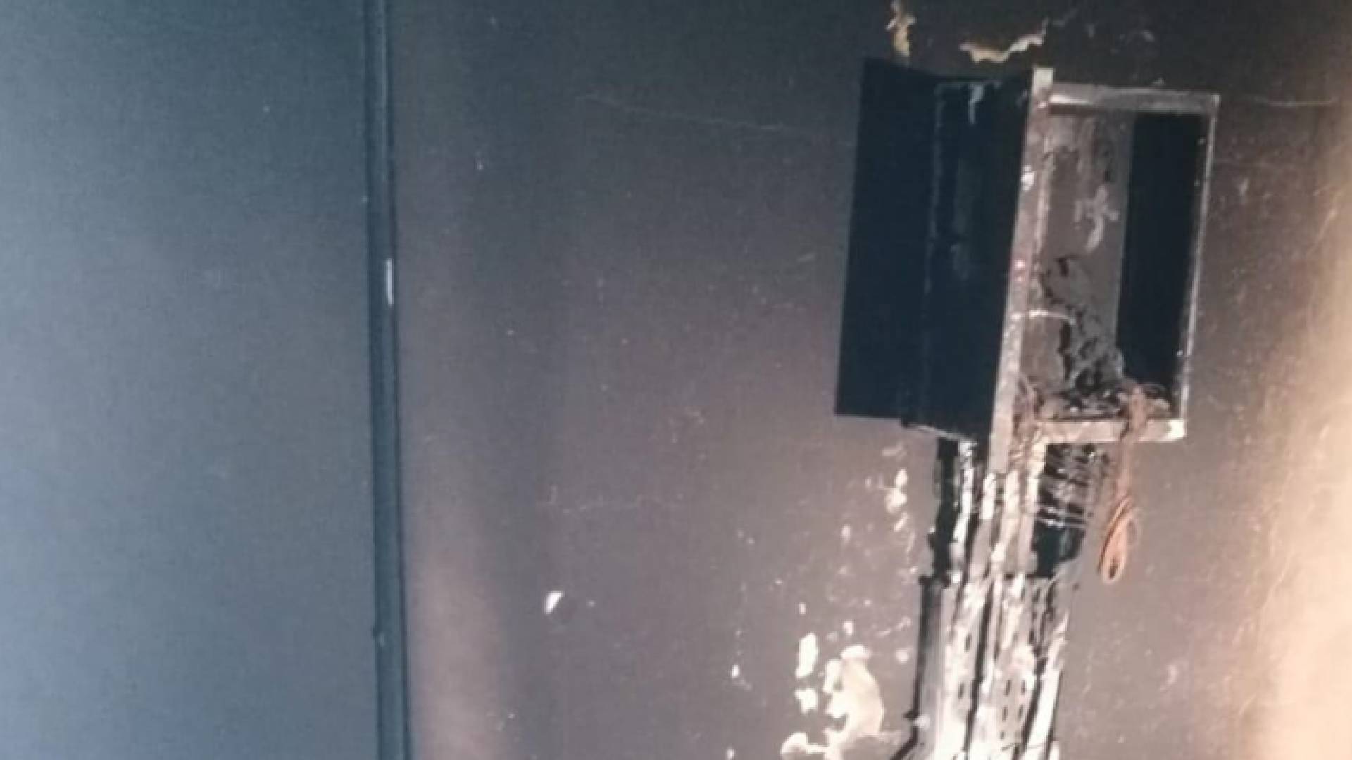 المعتدون أحرقوا لوحات كهربائية للمشروع