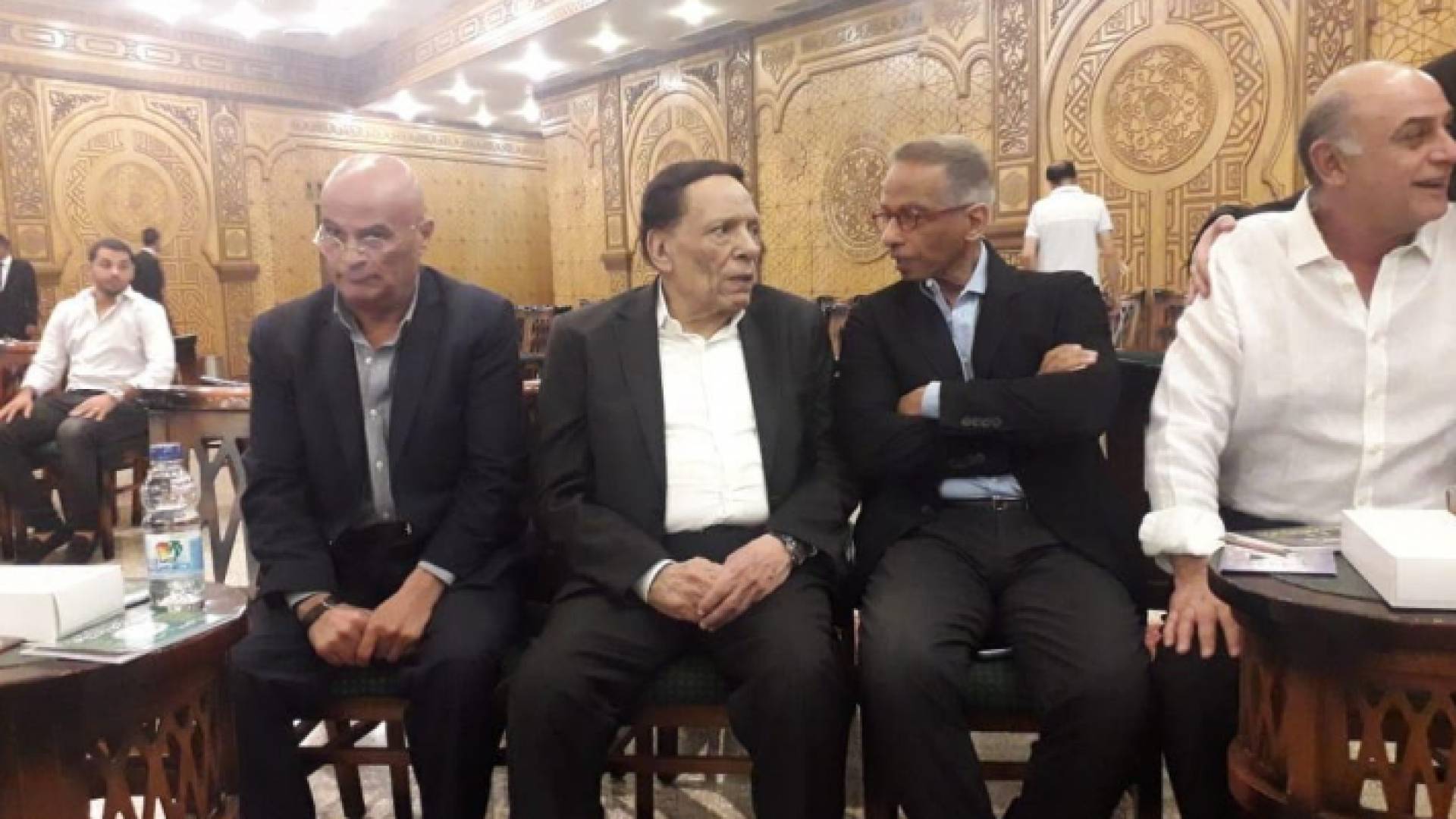 عادل إمام ونجوم الفن في عزاء الراحل عزت أبو عوف