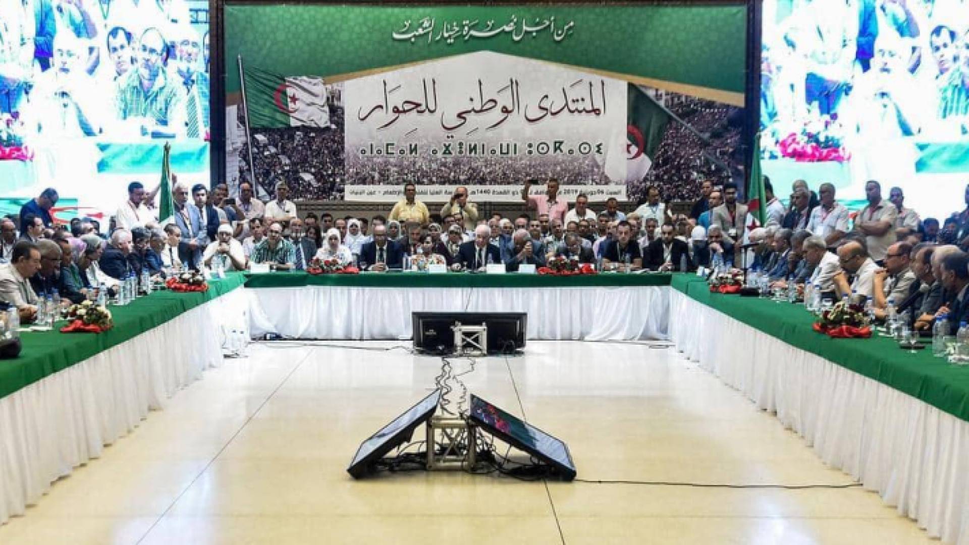 خلال المؤتمر