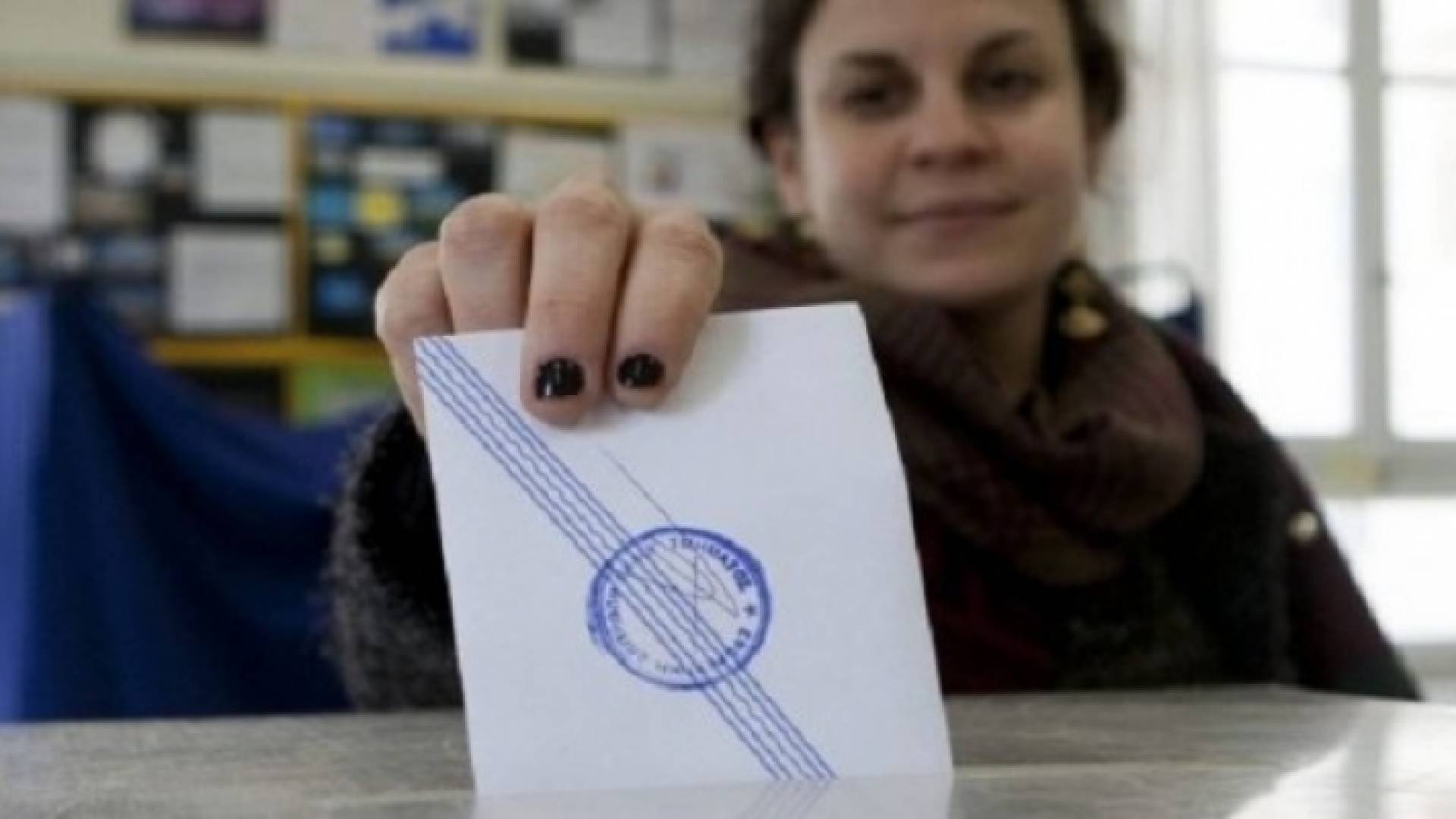 الناخبون اليونانيون يدلون بأصواتهم