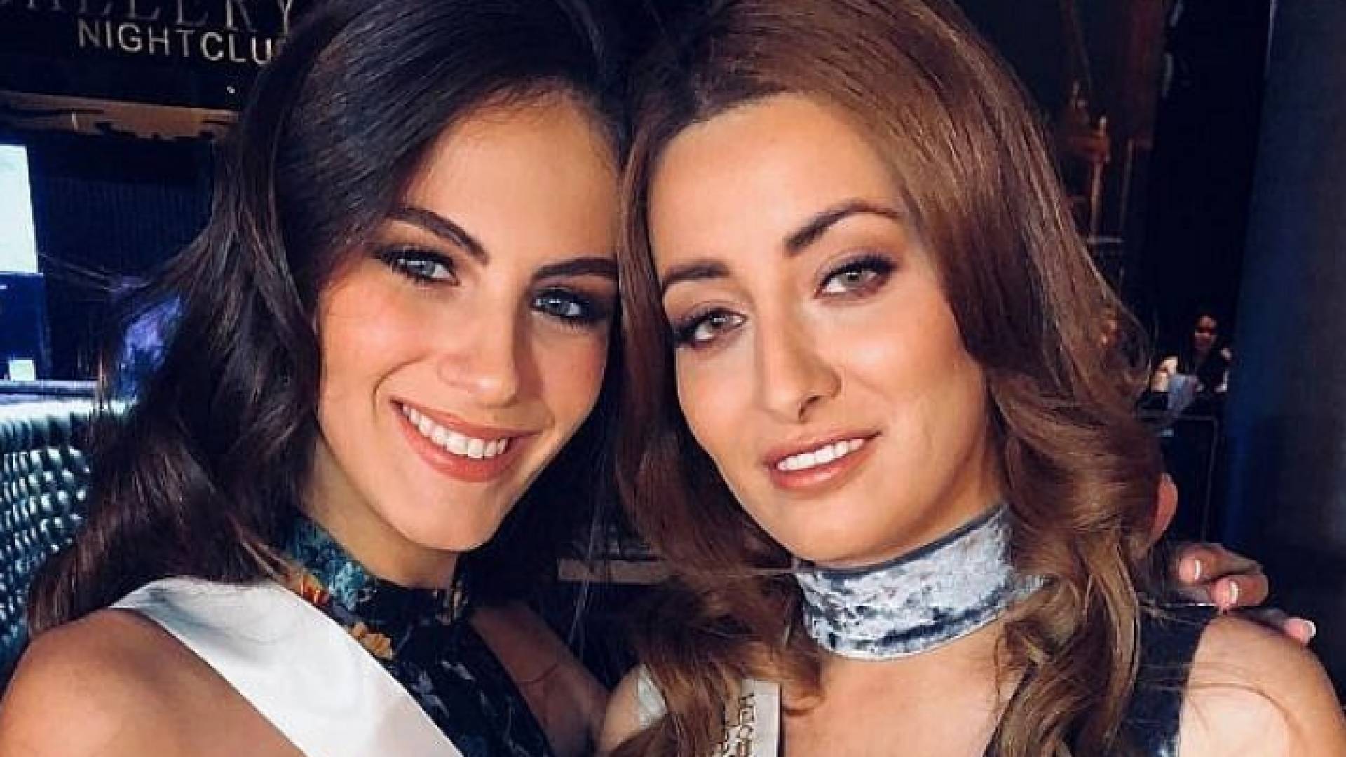 ملكة جمال تل آبيب أدار غندلسمان (يسار) وملكة جمال العراق سارة عيدان في صورة مشتركة