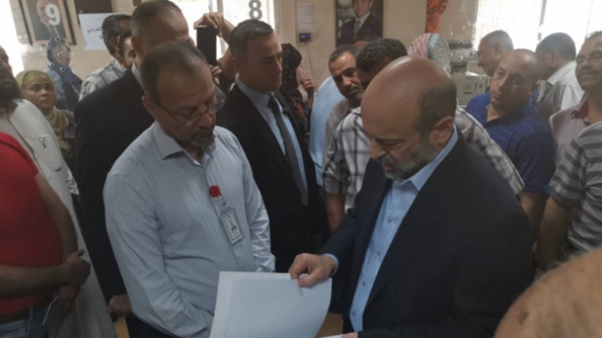 جانب من متابعة الرزاز لحملة المتسوق الخفي