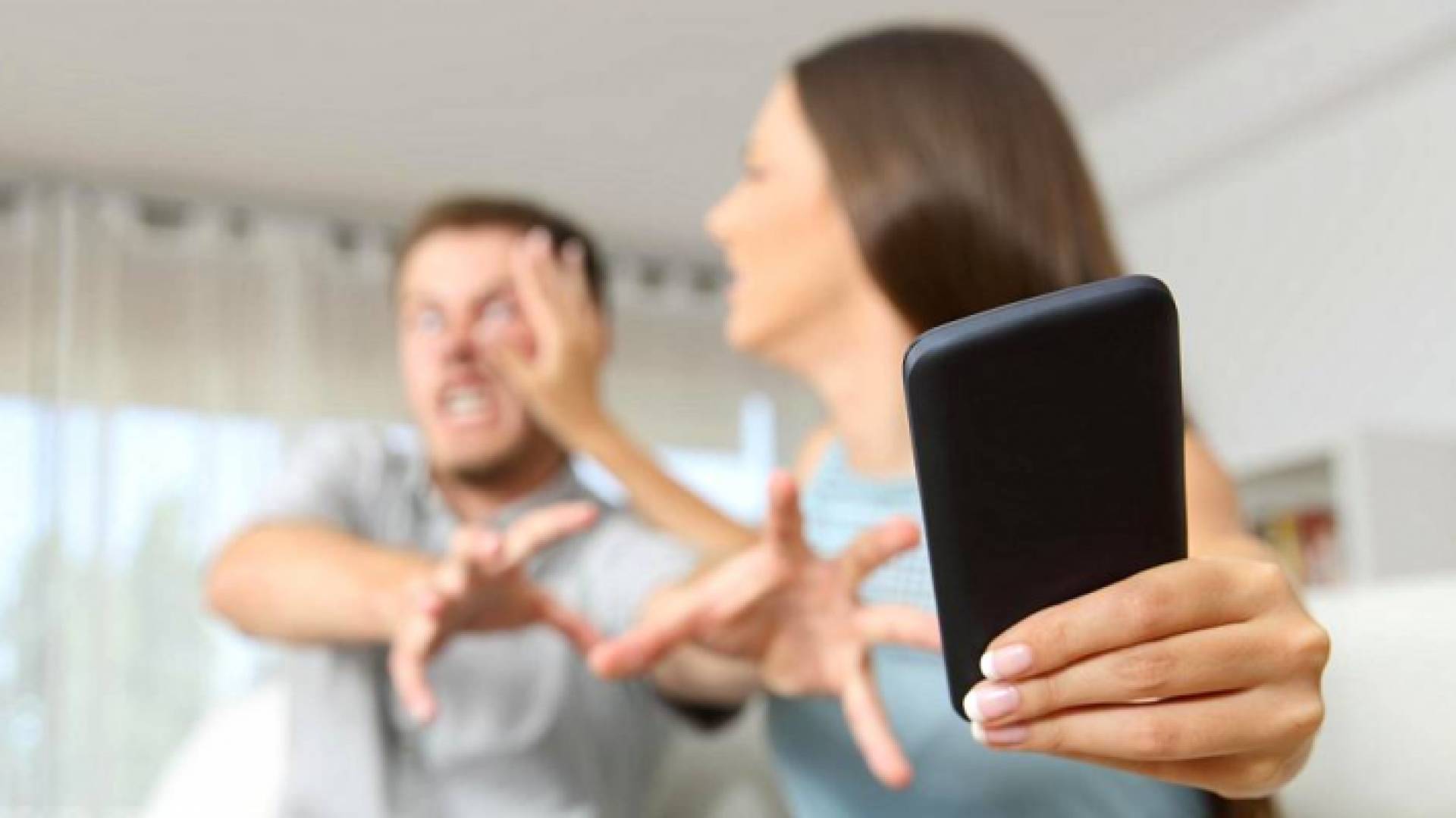 المتهمة مرتبطة بزوجها منذ تسع سنوات