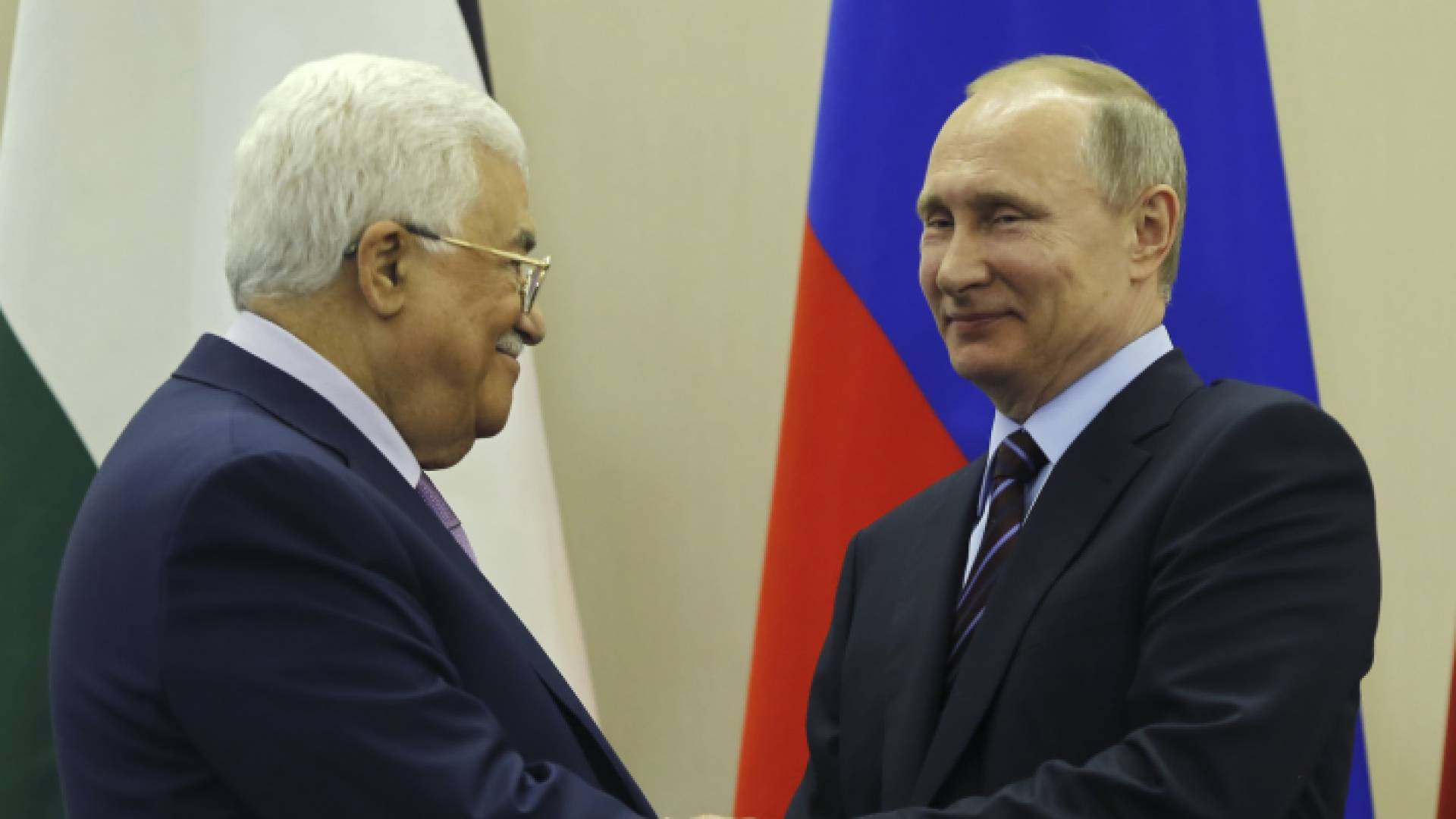 الرئيس الروسي فلاديمير بوتين ونظيره الفلسطيني محمود عباس