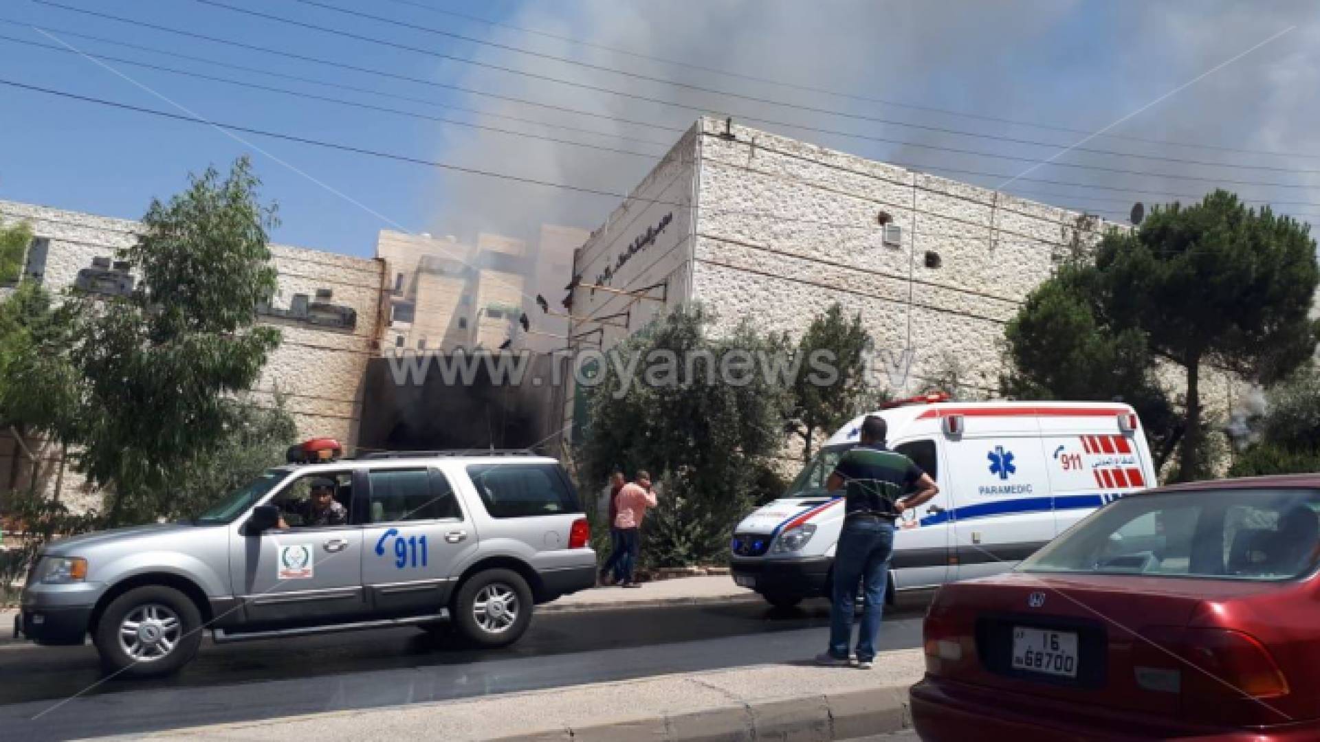 حريق مجمع الروضة في ضاحية الرشيد بالعاصمة عمان