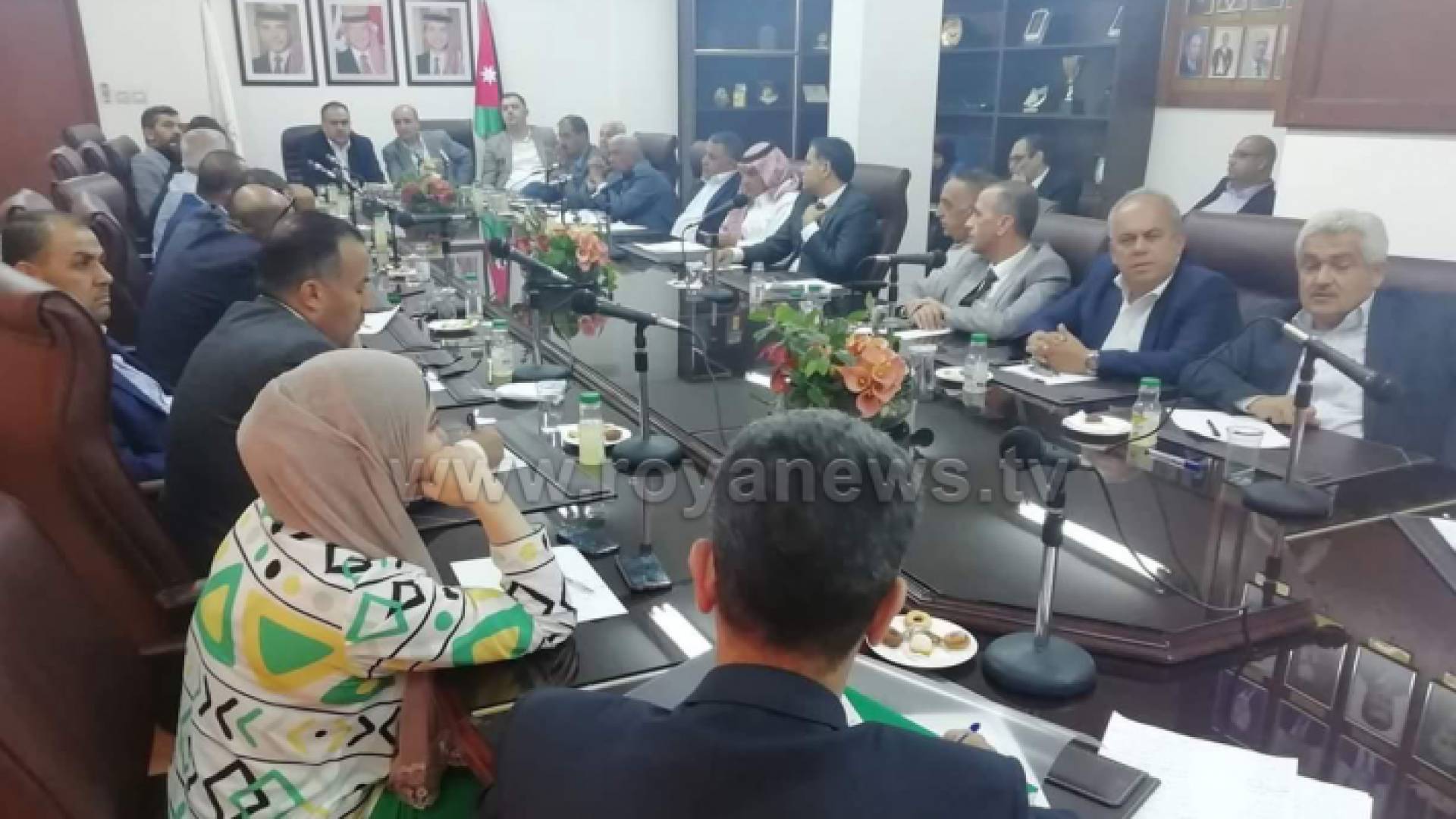 خلال الاجتماع