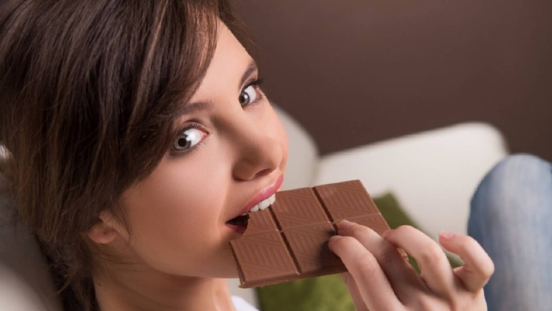 شرب زيت الزيتون لا علاقة له بصحة البشرة