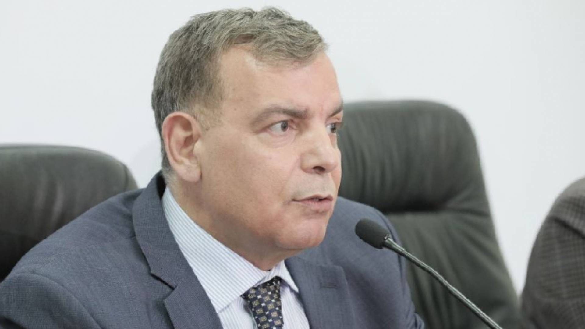 وزير الصحة الدكتور سعد جاب