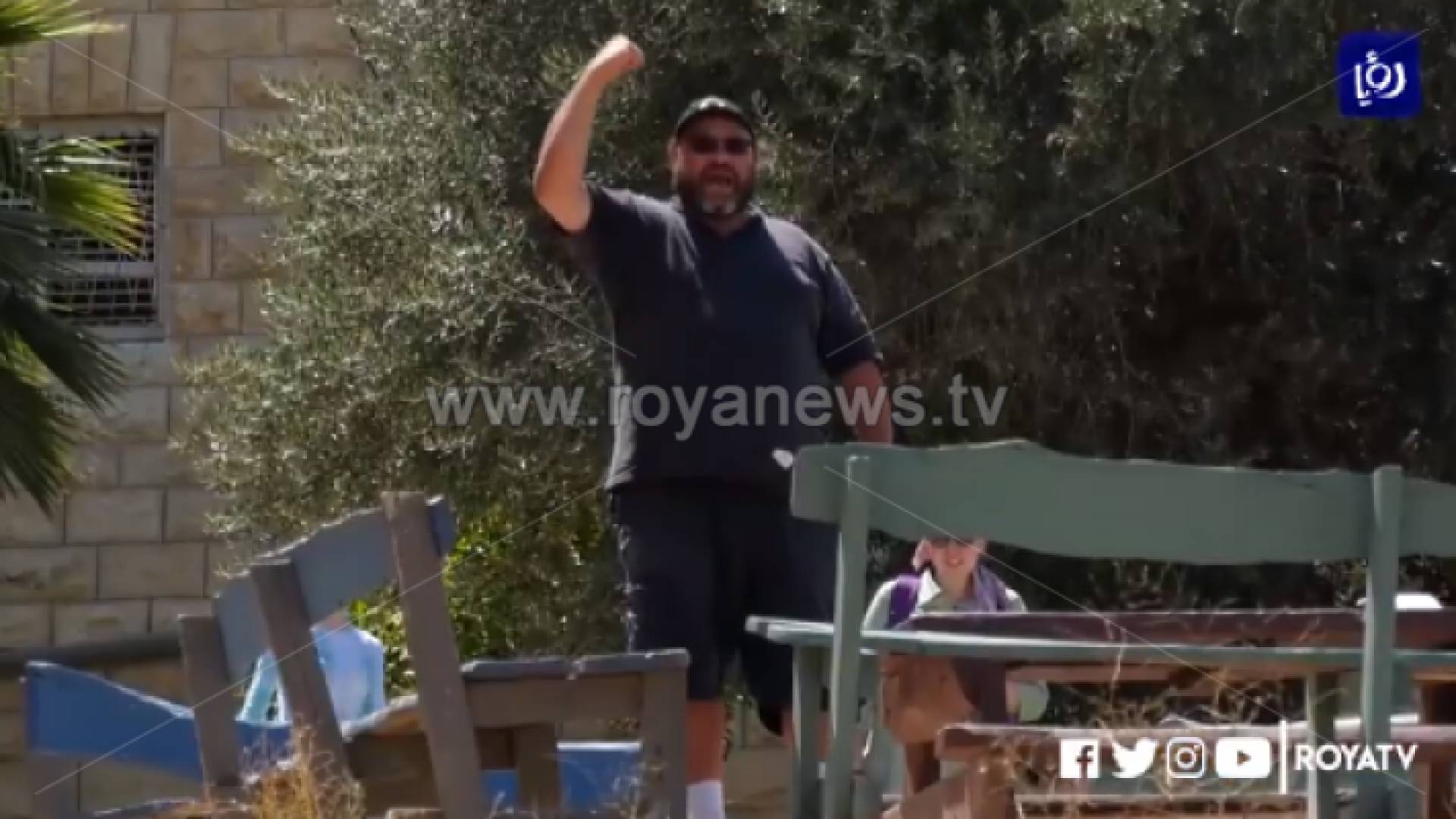 عائلة أبو هيكل في حي تل رميدة بالخليل تواجه الاستيطان بالصمود