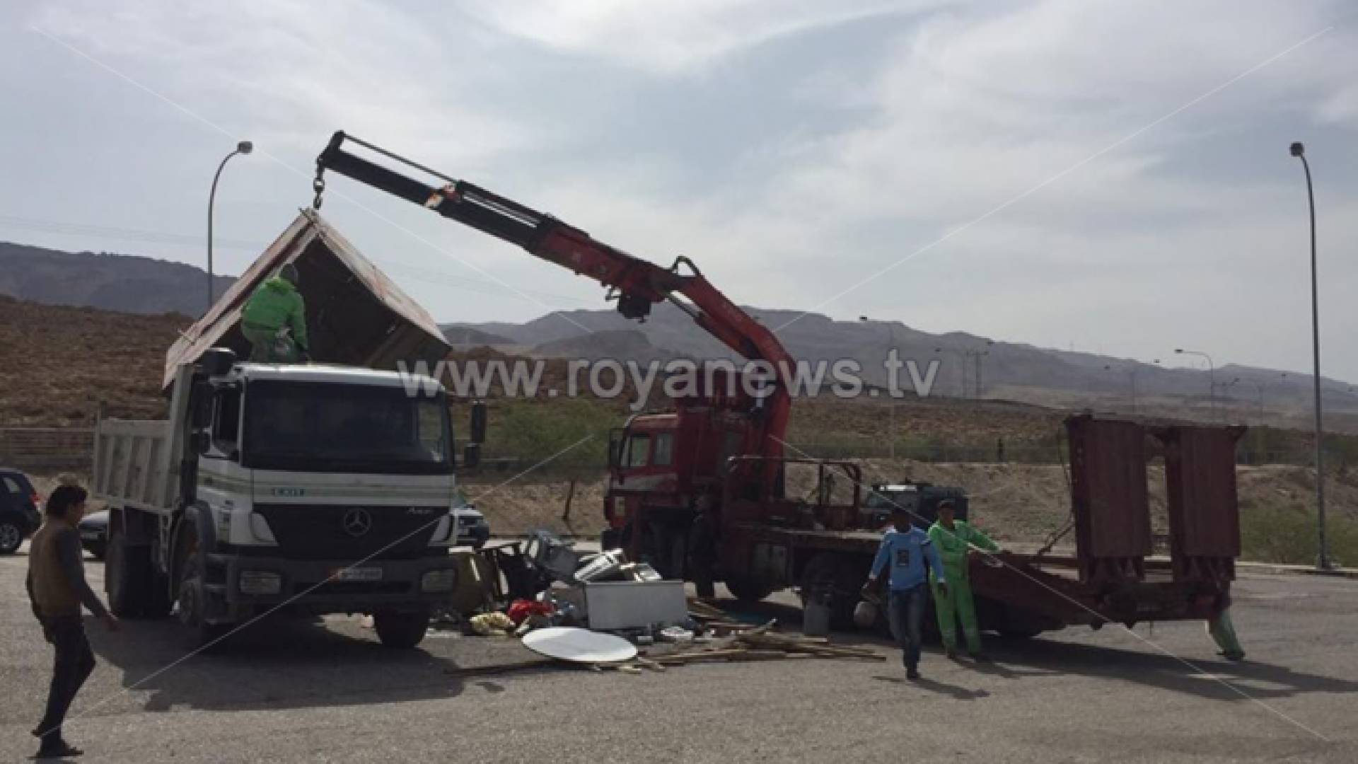 حاملة سابقة لإزالة الأكشاك المخالفة - ارشيفية