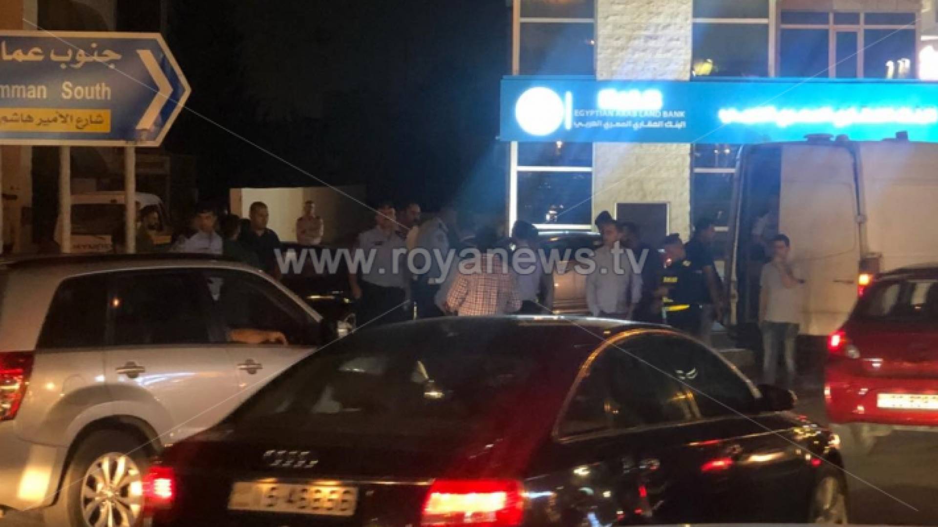 شاب يهدد بحرق نفسه بالبنزين على دوار عبدون