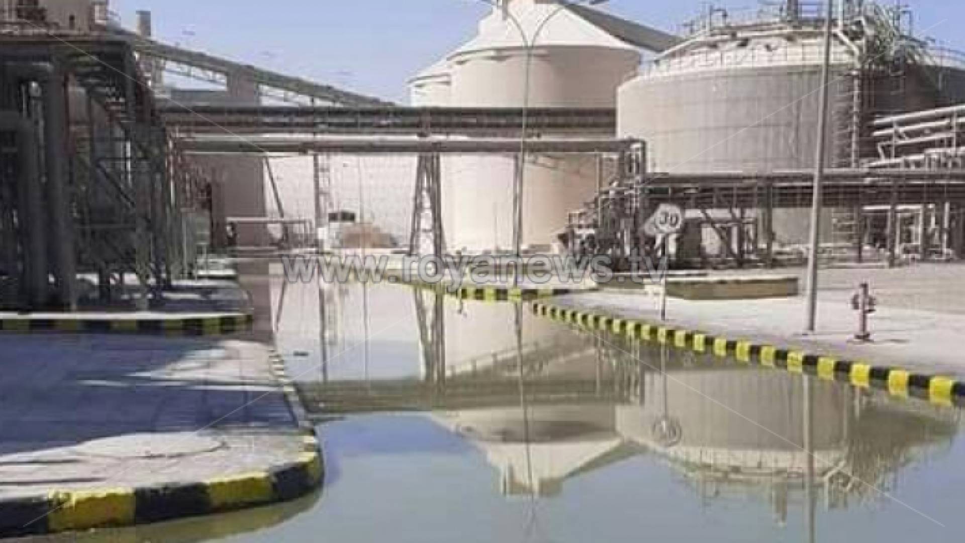 صورة من موقع التسريب داخل احد المصانع