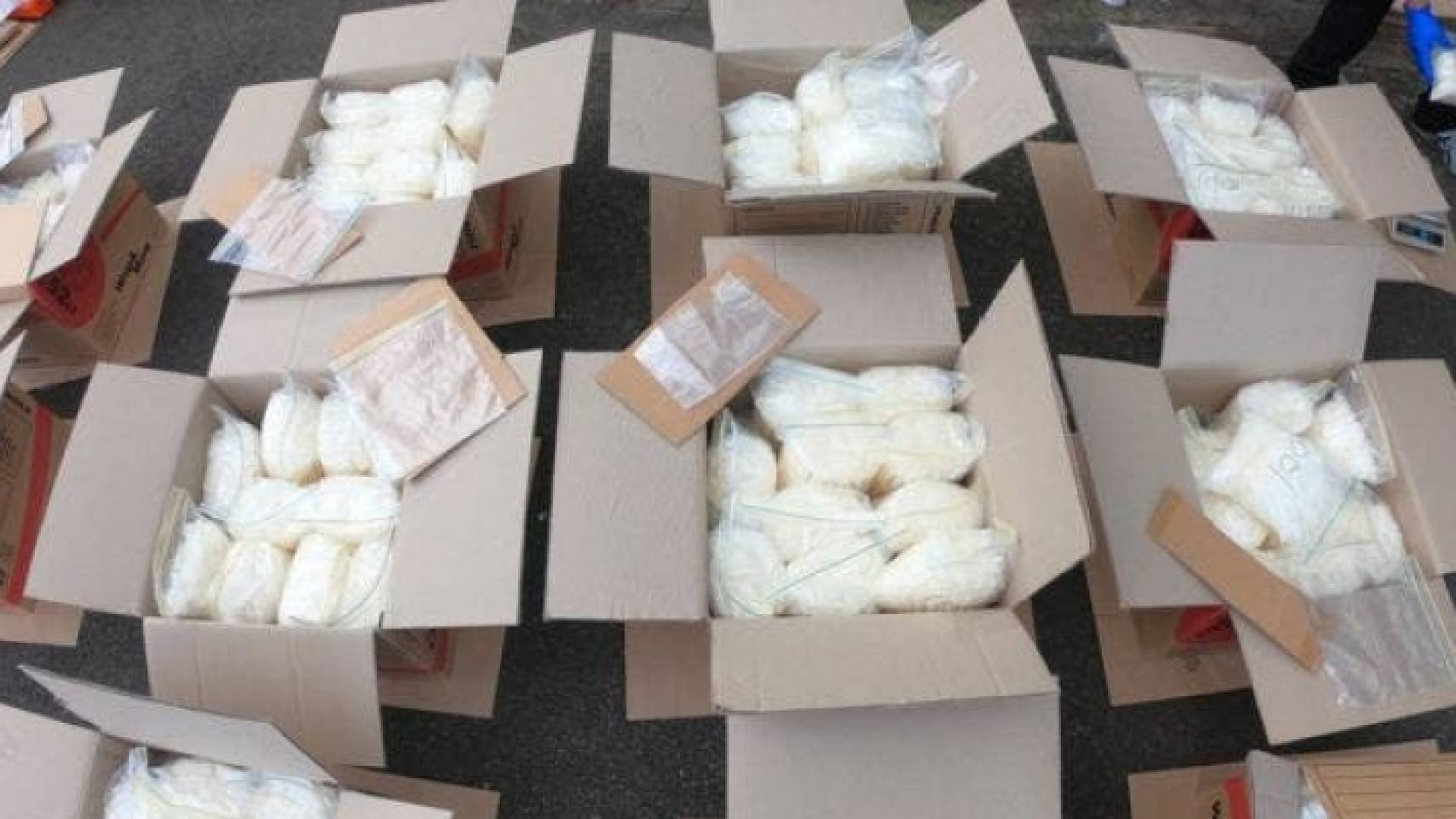 سائق متهور يقود الشرطة إلى مخدرات بـ 140 مليون دولار