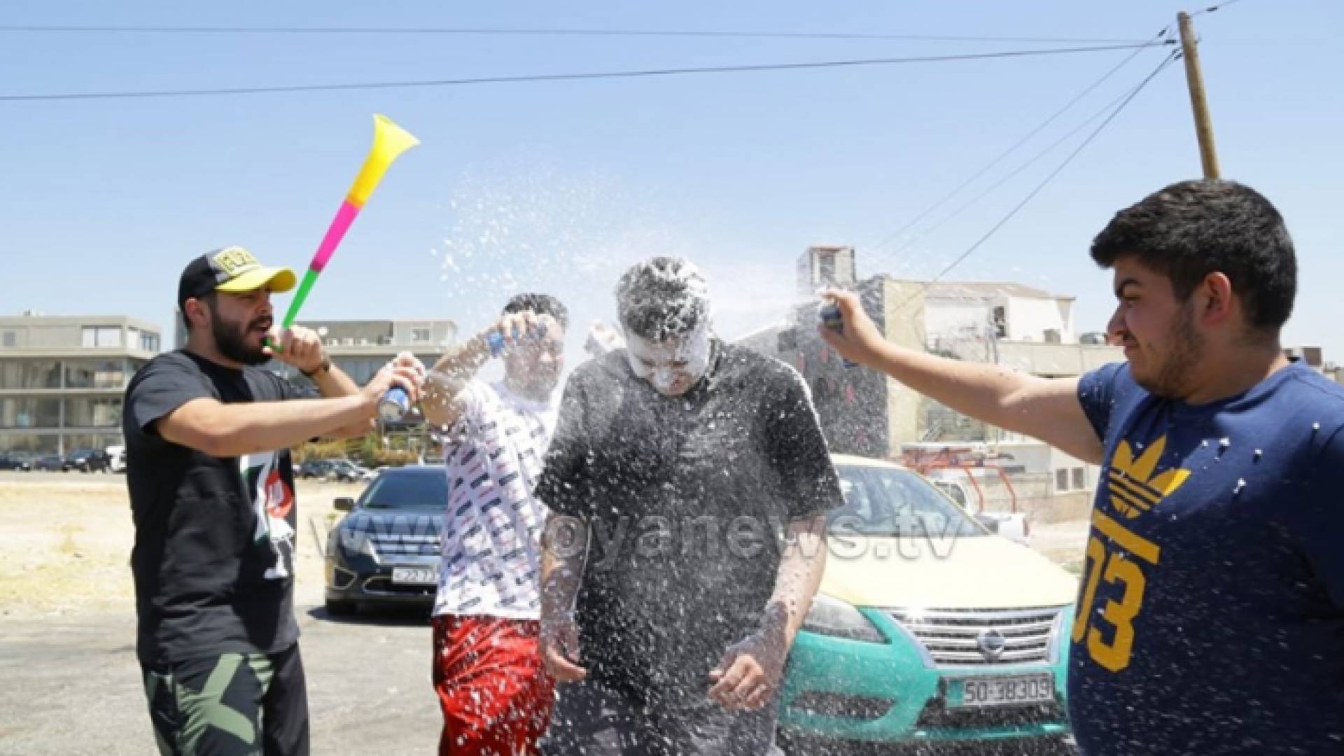 جانب من احتفالات طلبة الثانوية