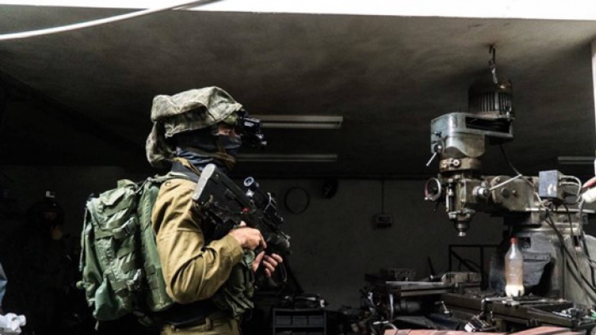 صورة نشرتها قوات الاحتلال خلال مداهمة