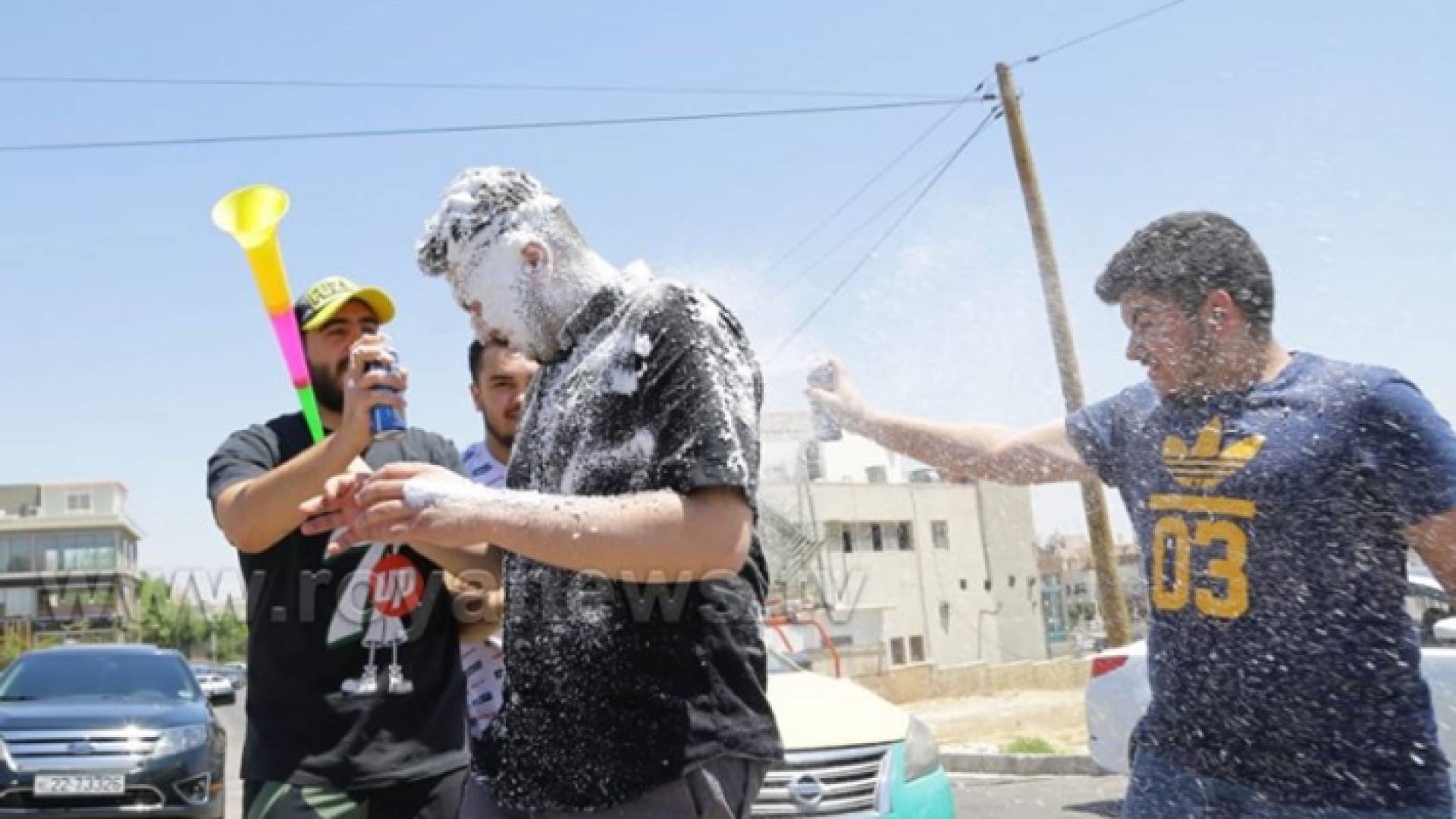 جانب من احتفالات طلبة الثانوية