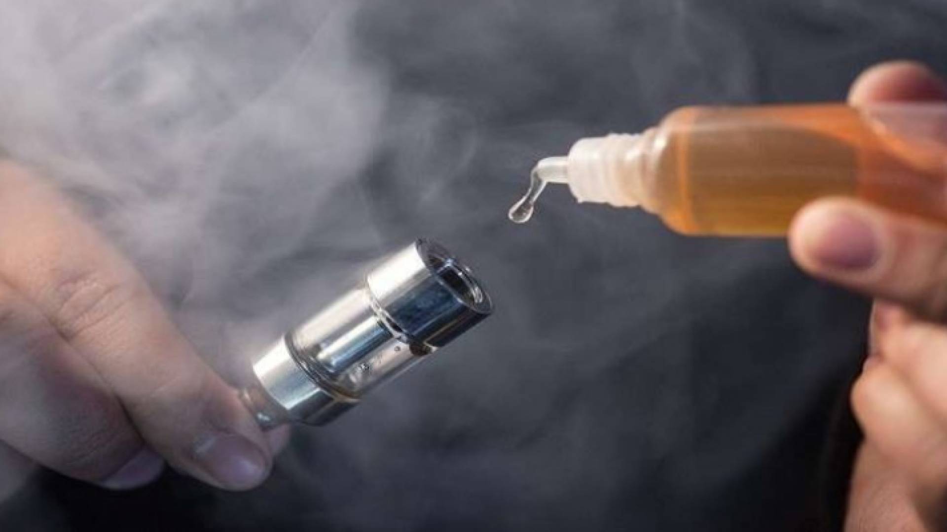 السجائر الإلكترونية زادت من انتشار التدخين بين الشباب في أمريكا