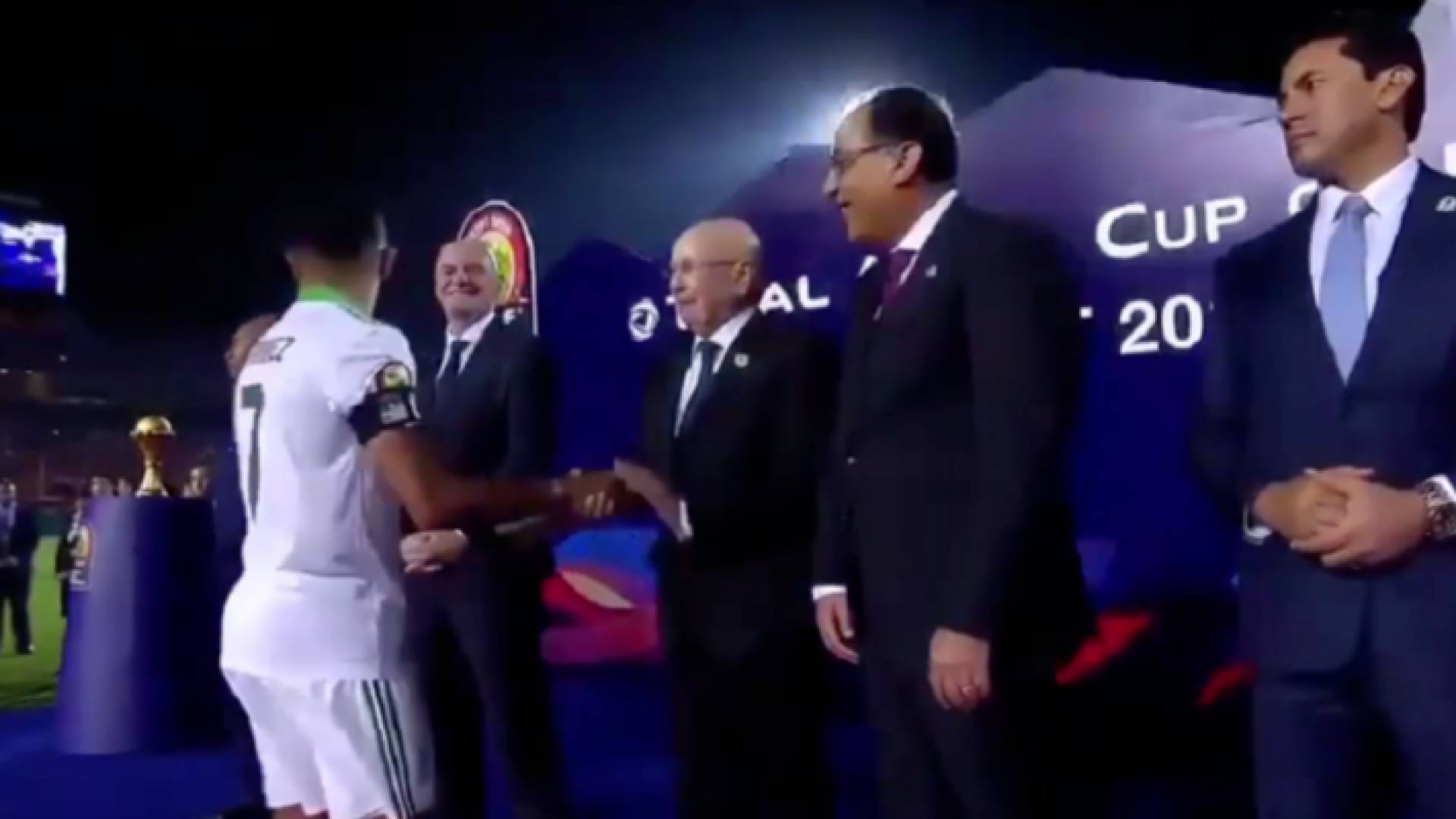 من لحظات تتويج الجزائر بكاس امم افريقيا