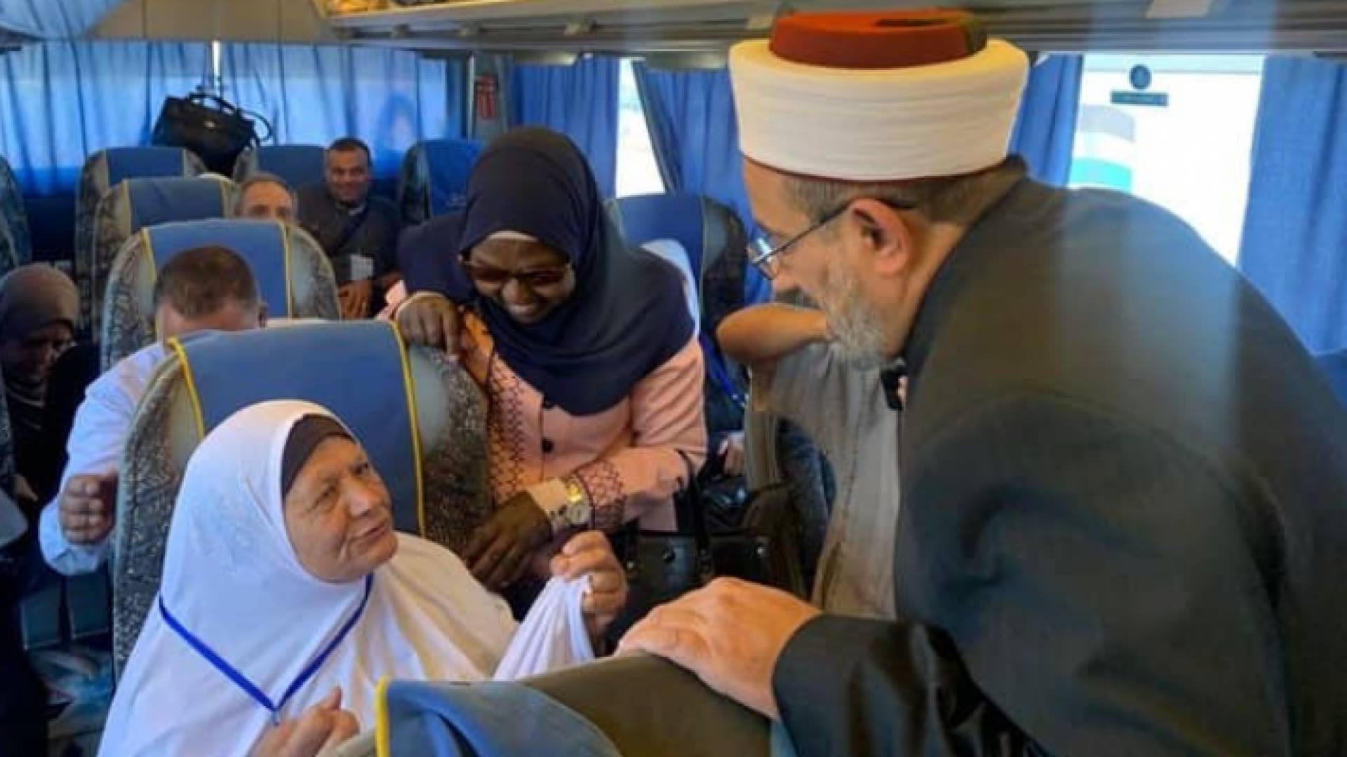 وزير الأوقاف يودع أولى قوافل الحجاج الأردنيين