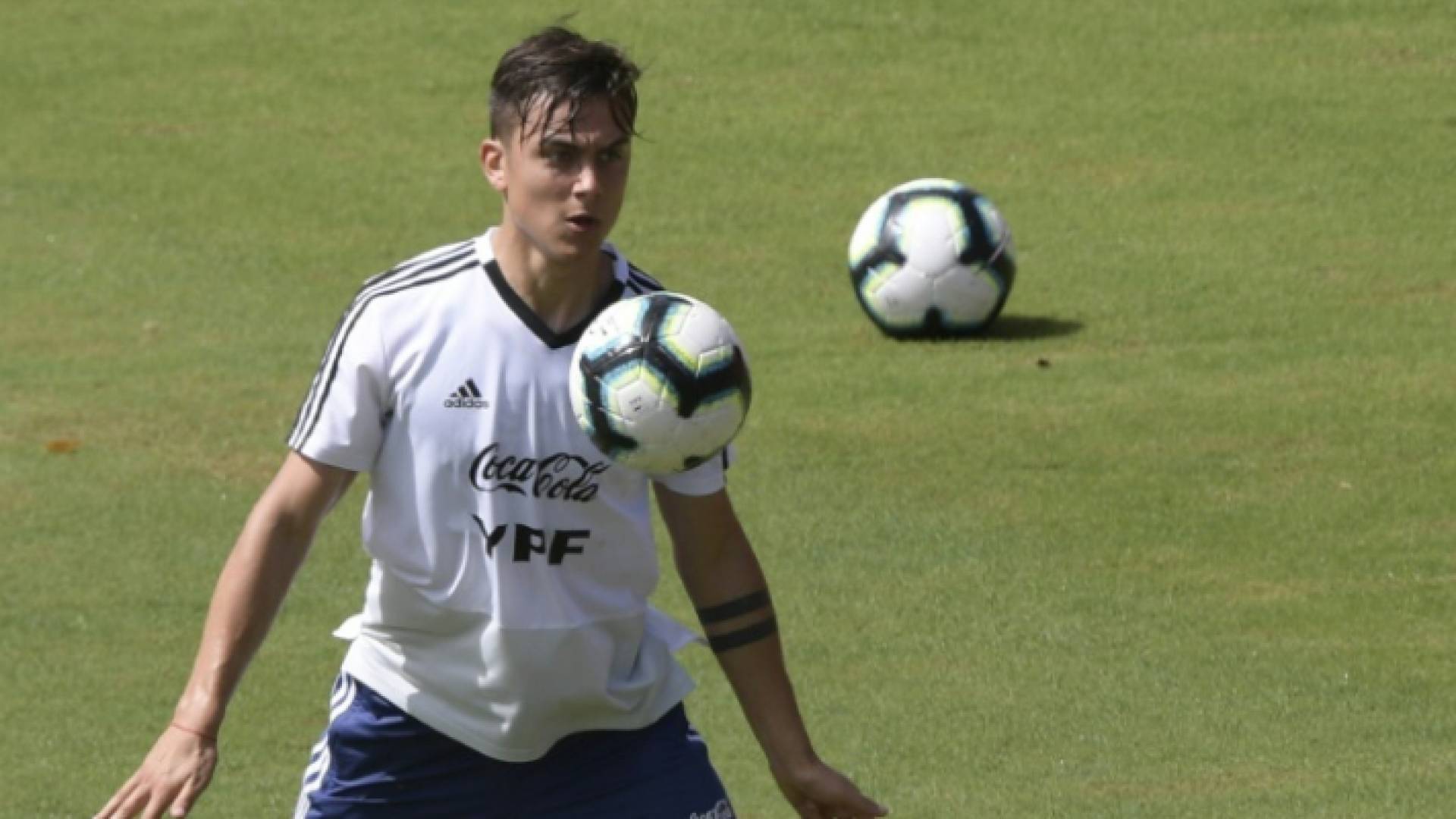 لقطة للنجم الأرجنتيني باولو ديبالا