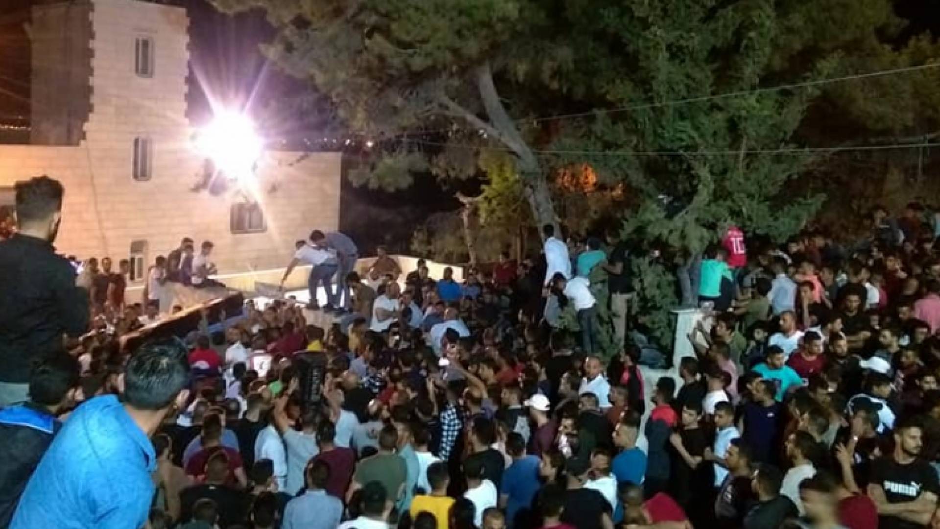 جانب من تشييع جثمان المسعف الفلسطيني المغدور حمزة حميدات