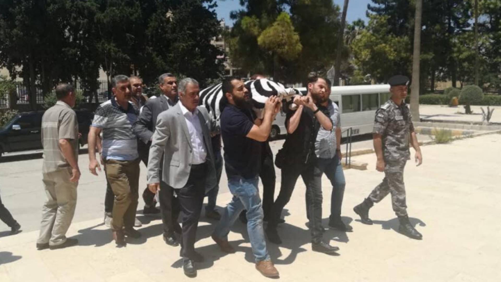 جانب من التشييع