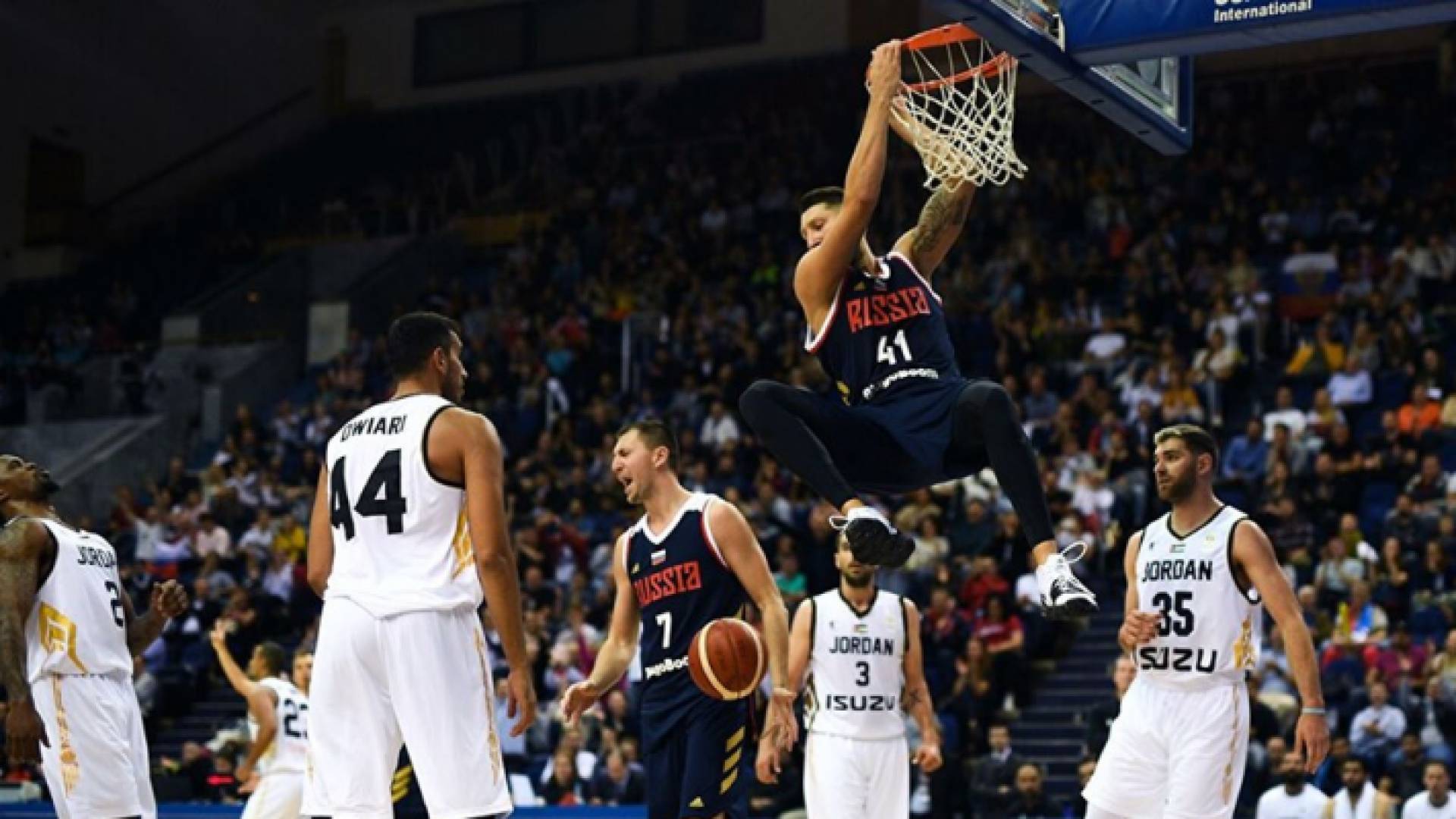 منتخب السلة يخسر أمام أيران