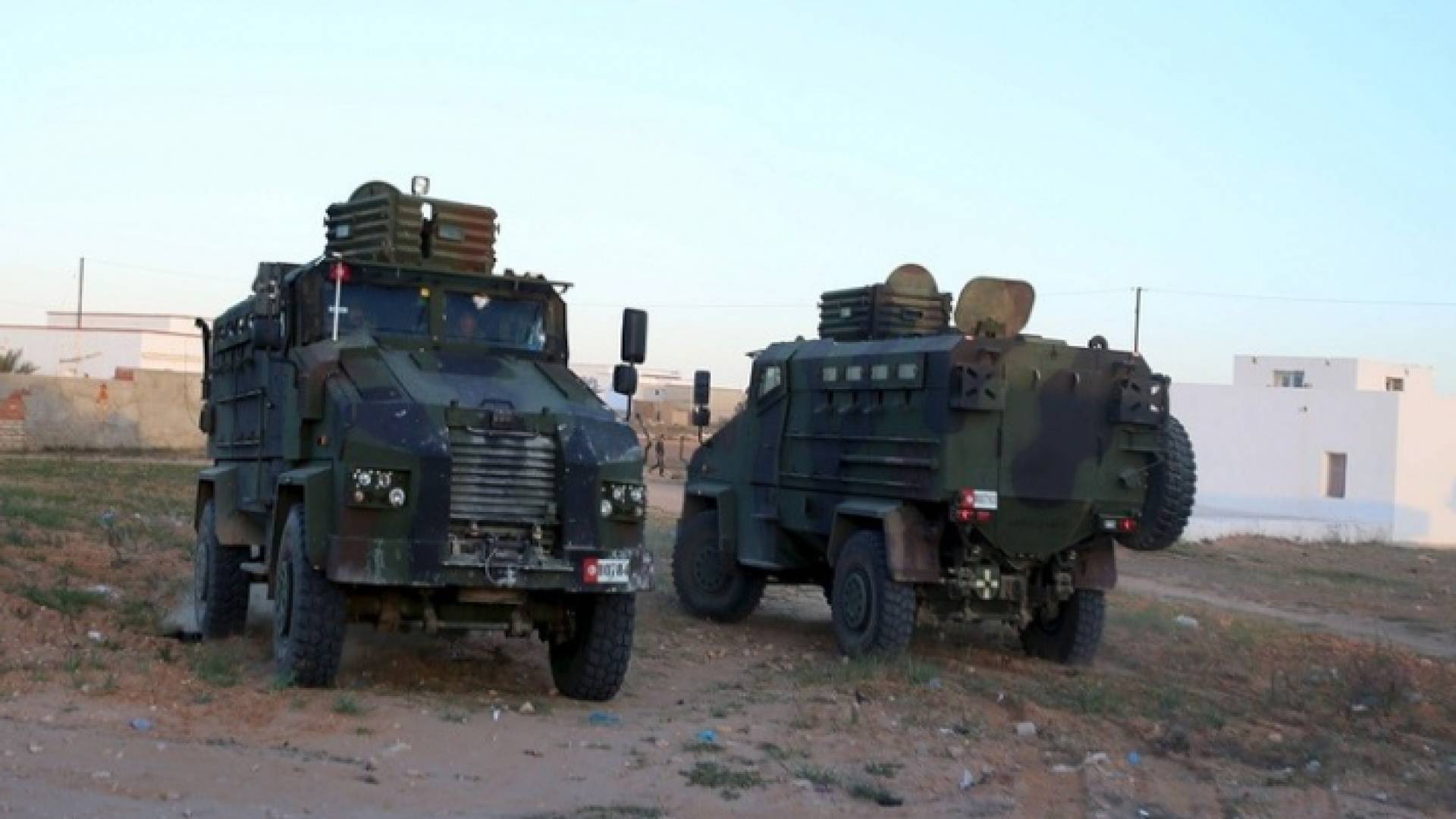 عجلات تابعة للجيش التونسي