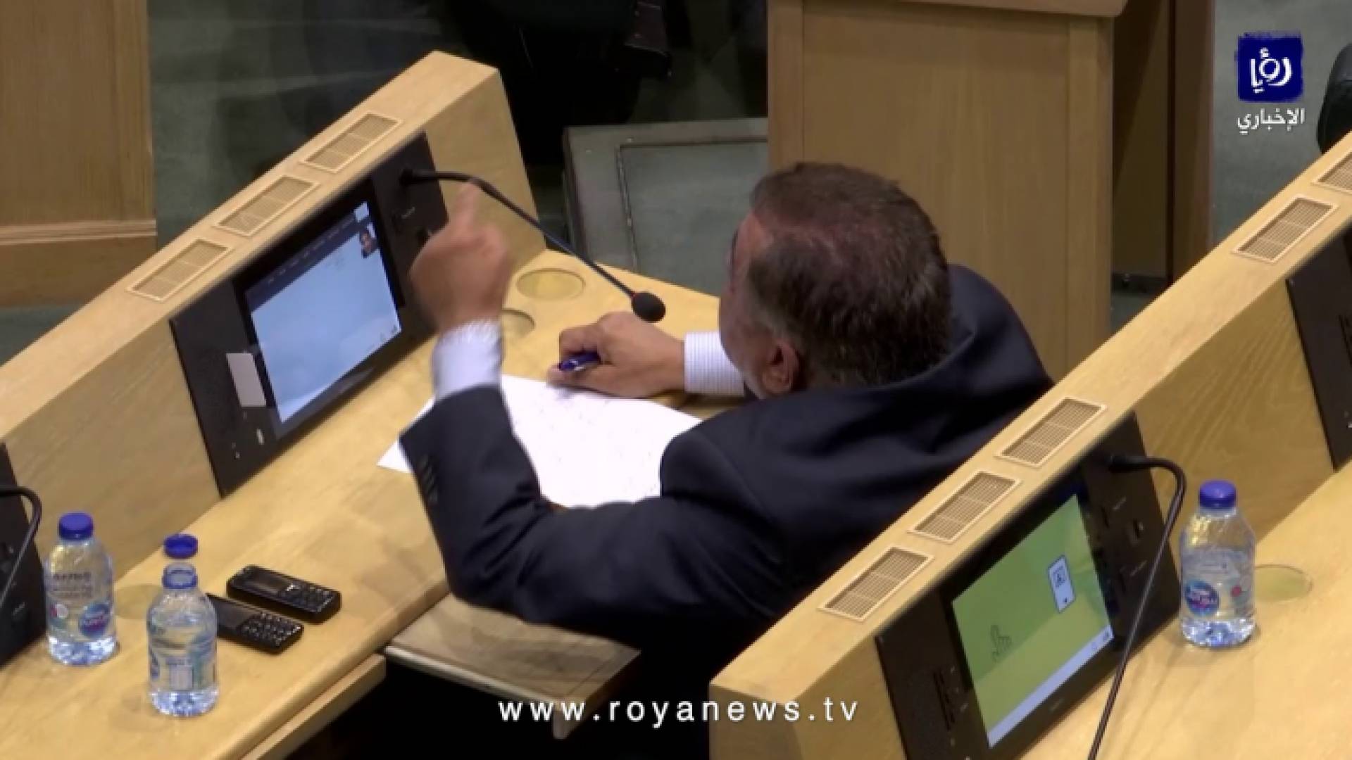 الزعبي يرا أن هناك حيتان" تعمل على تقسيط المبلغ وتخفيض