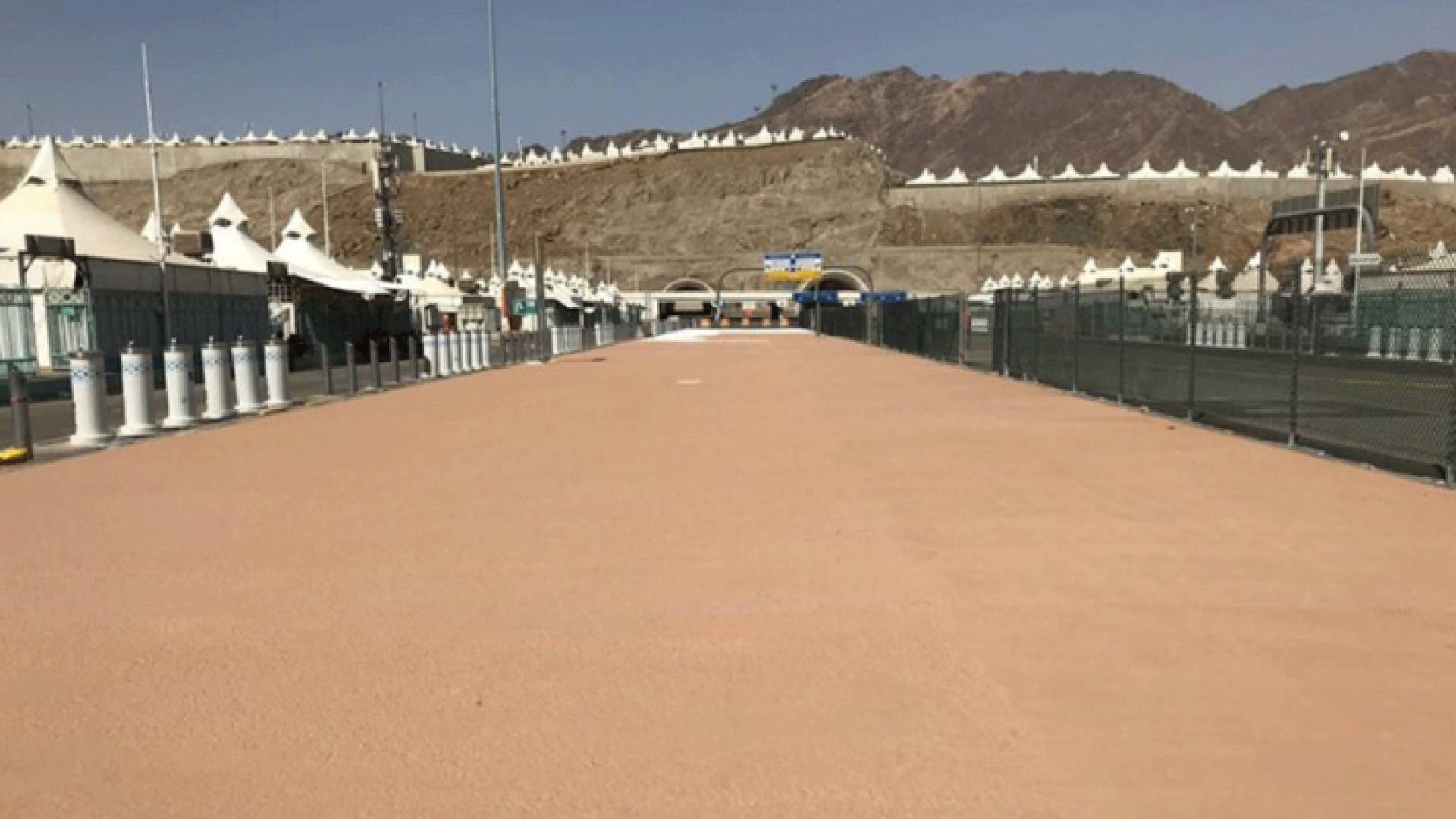 الطلاء سيخفض الحرارة حتى 20 درجة في طرق المشاة بالمشاعر المقدسة