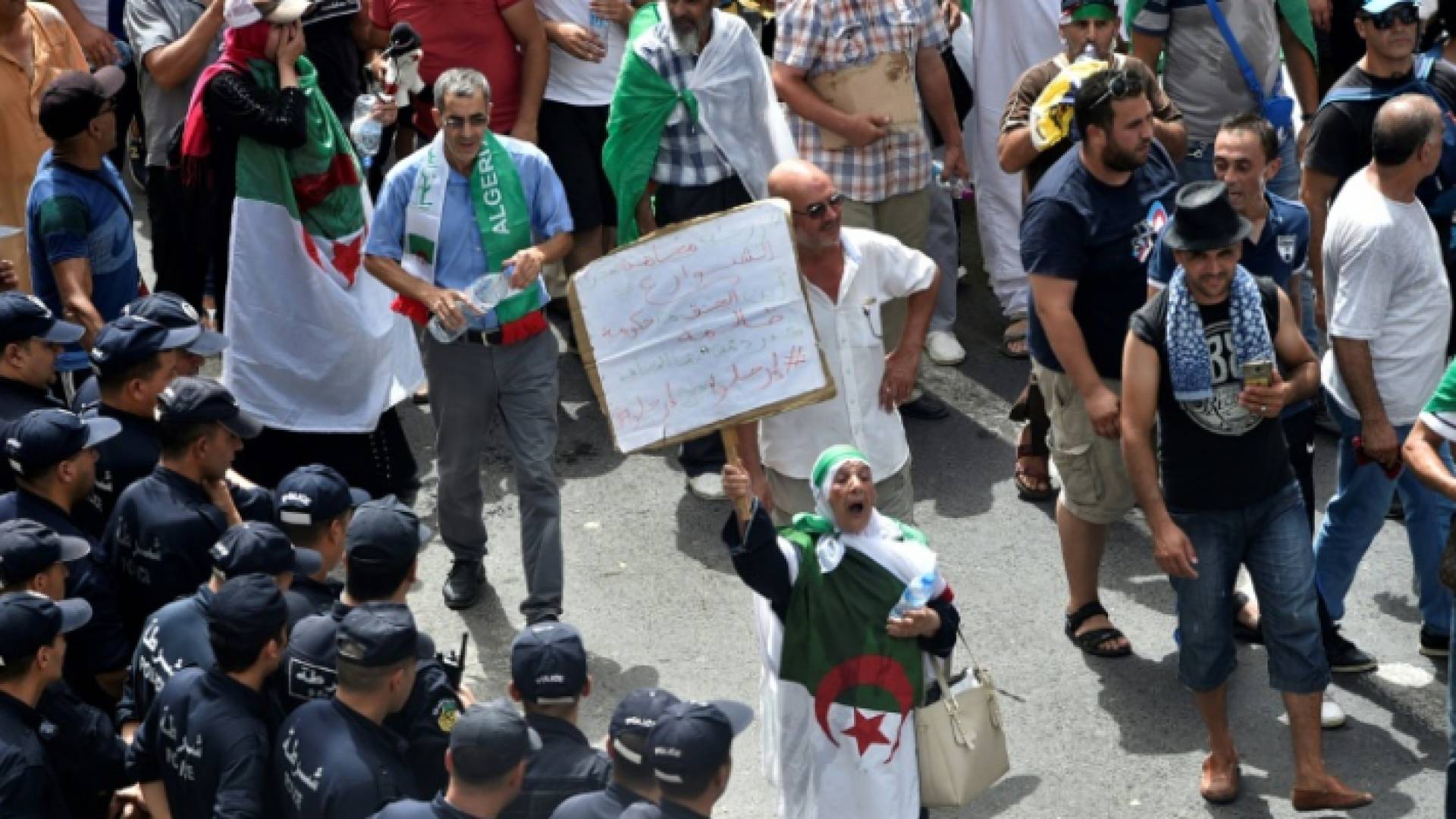 تظاهرة جديدة للطلاب بالجزائر للأسبوع الـ24 على التوالي