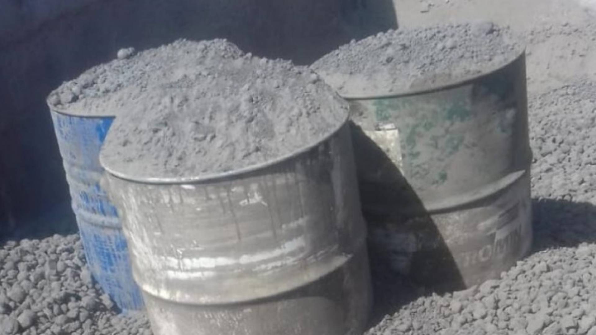 براميل اسمنت - تعبيرية