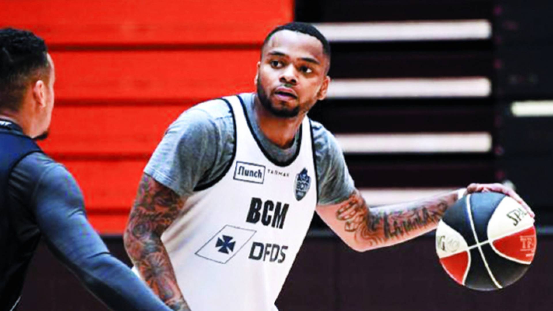 لاعب السلة الأمريكي المحترف دي جي كوبر