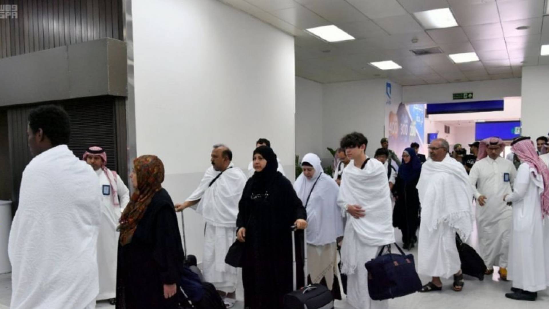 لحظة وصول ذوي ضحايا ومصابي حادث "مذبحة المسجدين" لأداء الحج