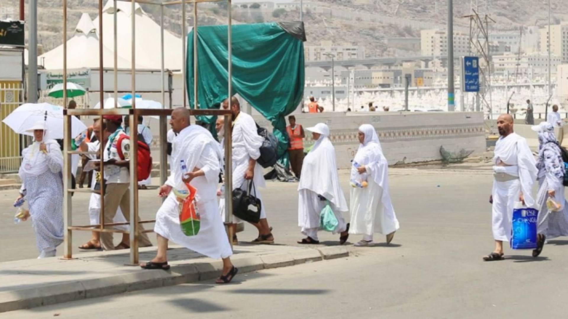 بدء توافد الحجاج على مشعر منى لقضاء "يوم التروية"