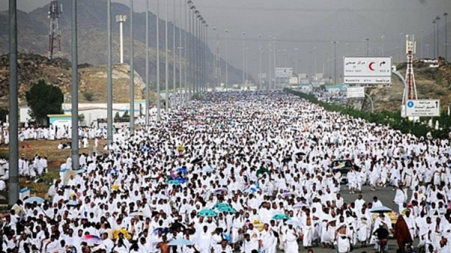 حجاج بيت الله الحرام ينفرون من عرفات إلى مزدلفة