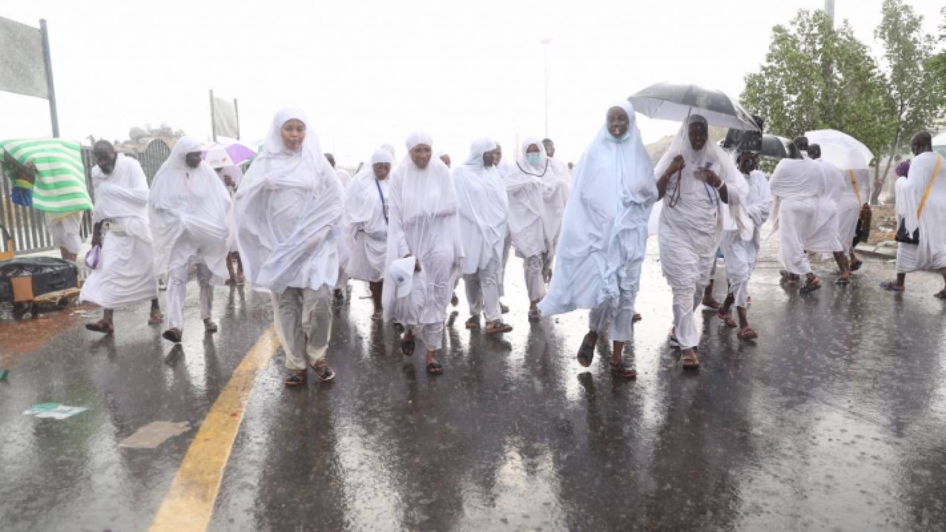 حجاج على جبل عرفات