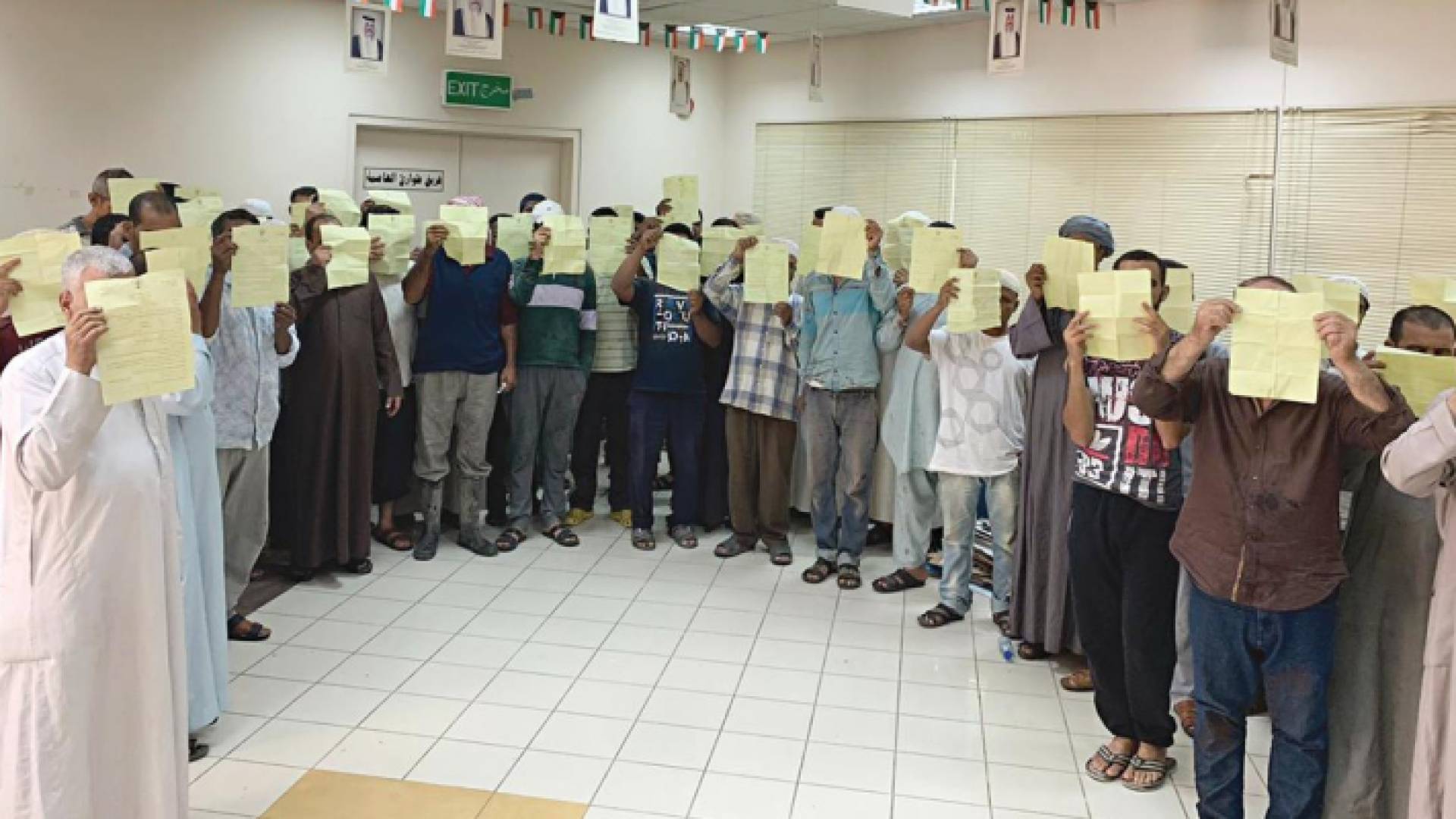 اللاحمين الذين تم ضبطهم وبأيديهم المخالفات