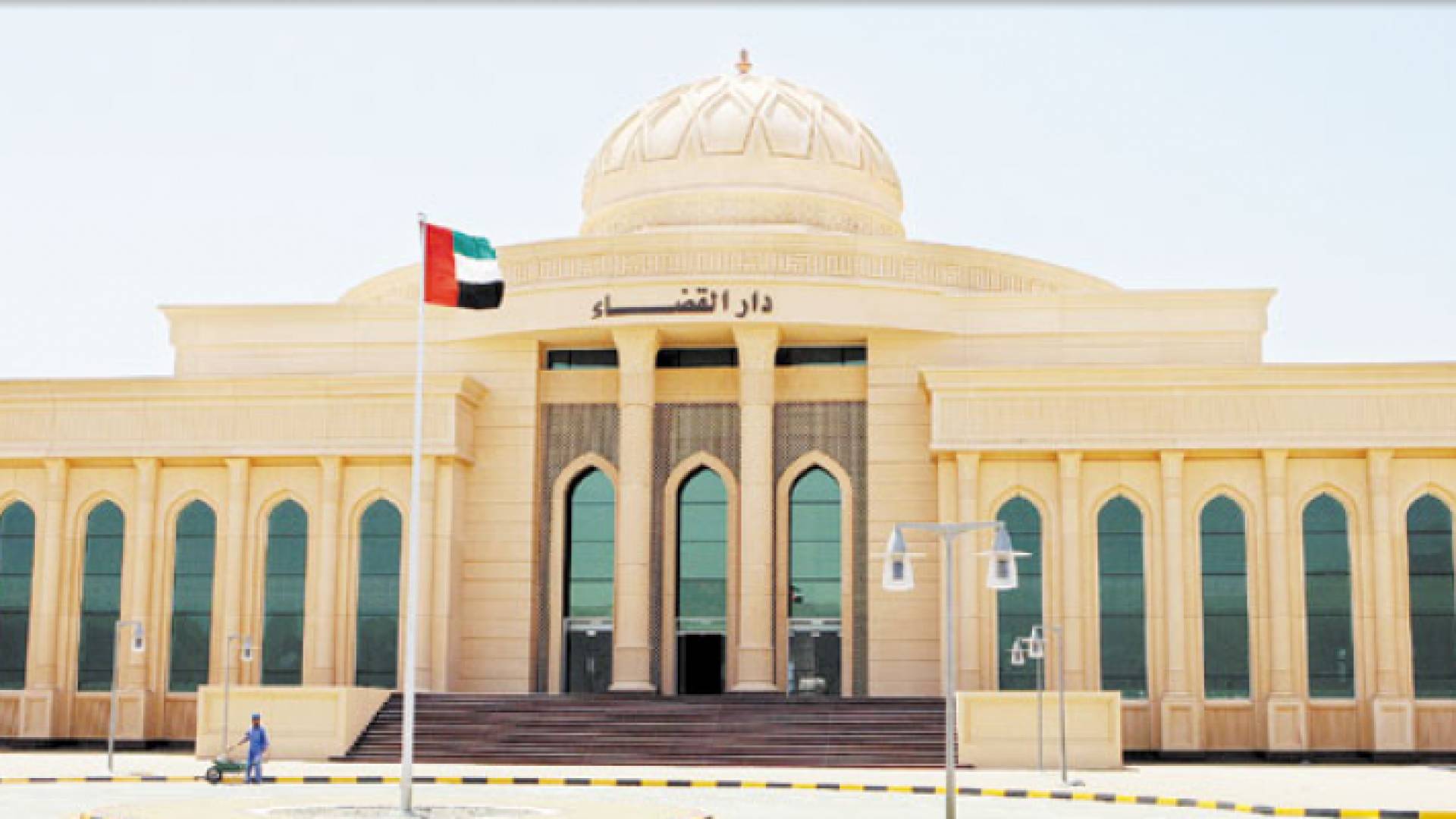 عرض عليها الارتباط بشرط التوقف عن ممارسة مهنتها كراقصة في ناد ليلي في دبي