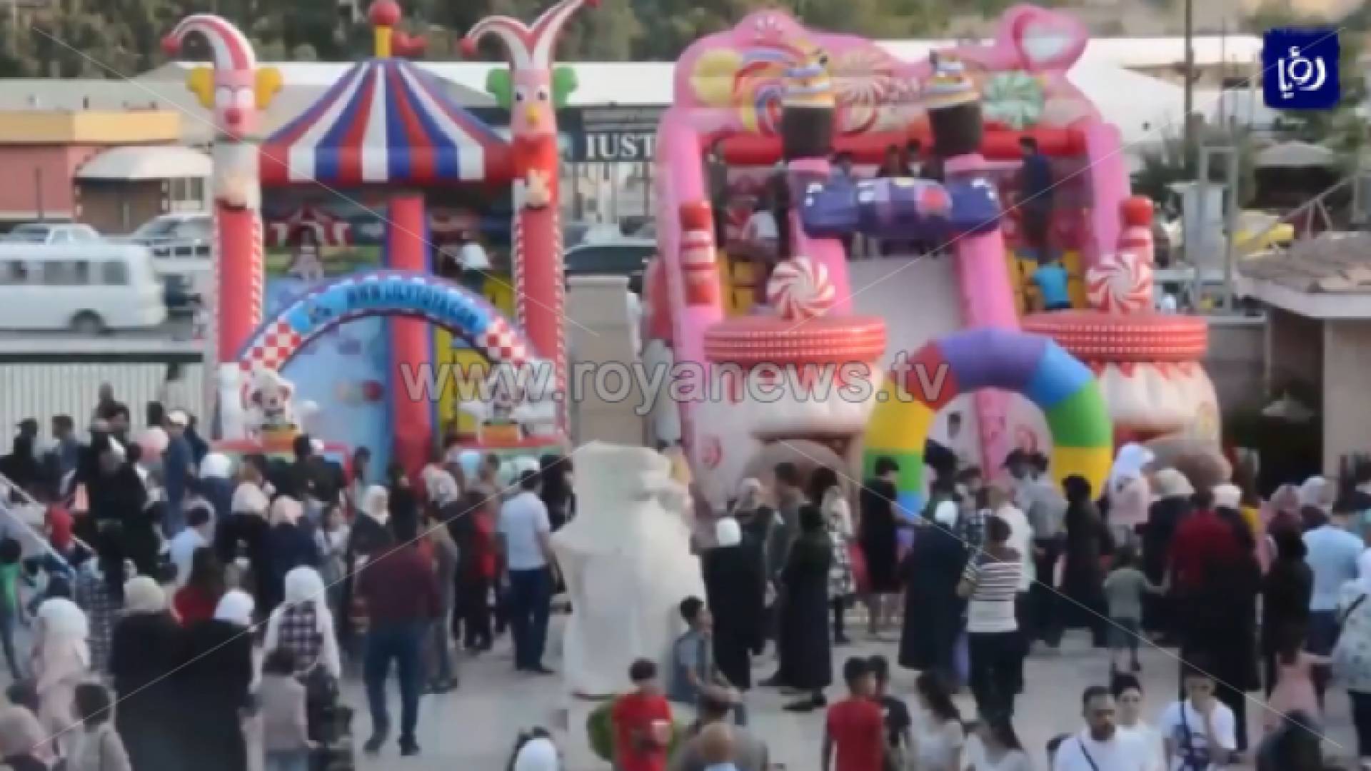 سكان العاصمة السورية دمشق يستعيدون فرحة العيد بعد سنوات الحرب