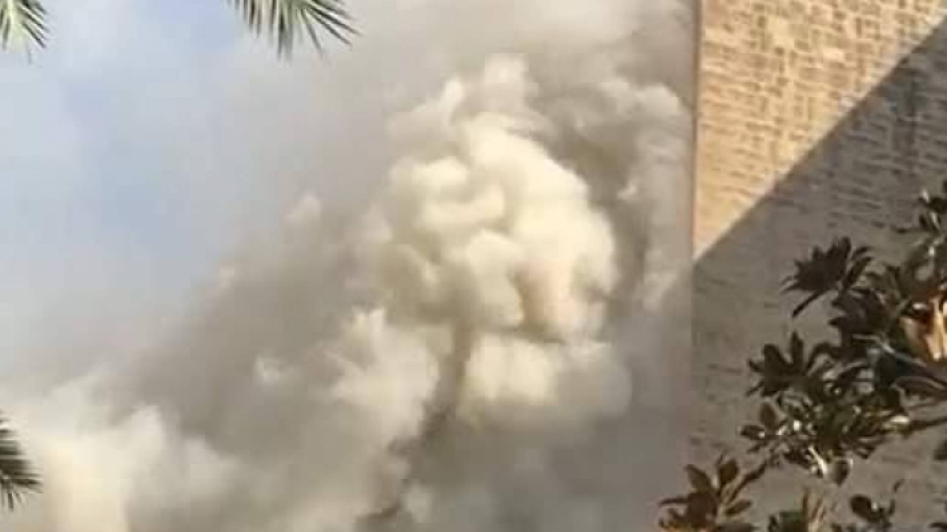 اعمدة الدخان تتصاعد اثر حريق في احد فنادق عمان والدفاع المدني يعلن اخماد الحريق