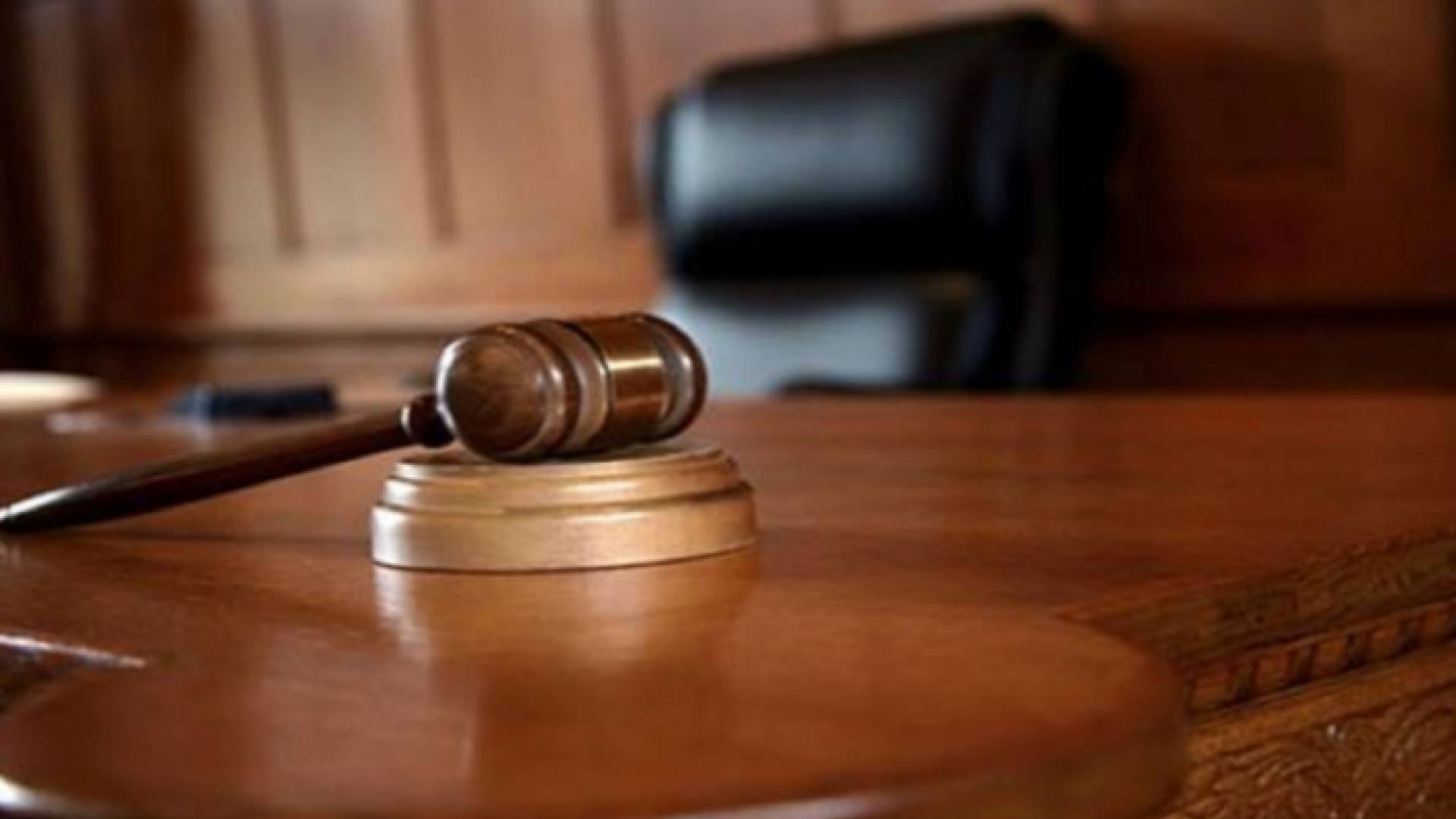 مطرقة قاضي - تعبيرية