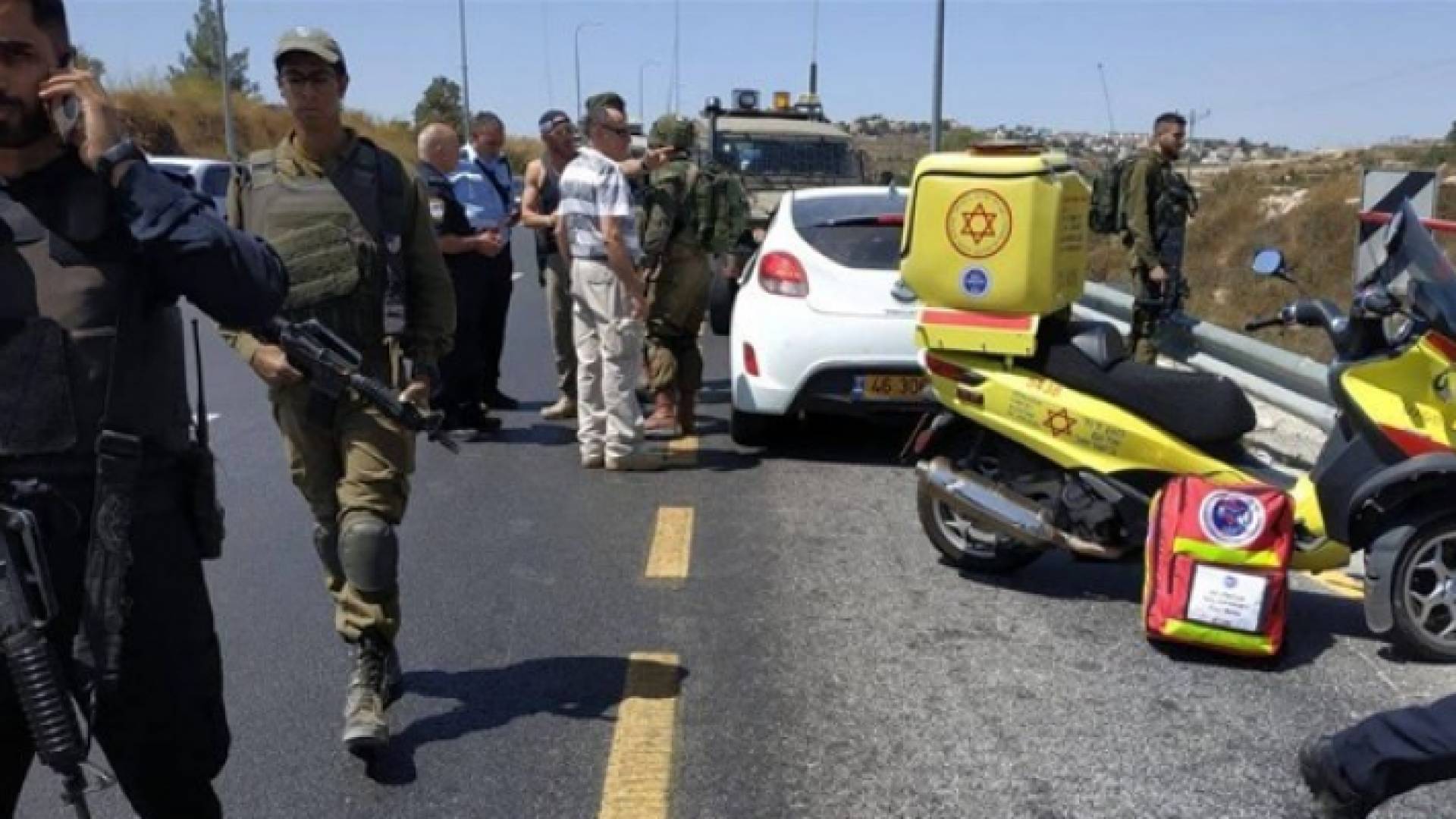 جانب من مكان استشهاد الشاب الفلسطيني