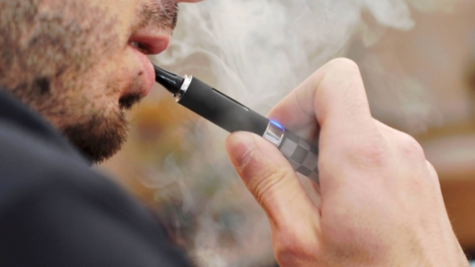 سيجارة الالكترونية