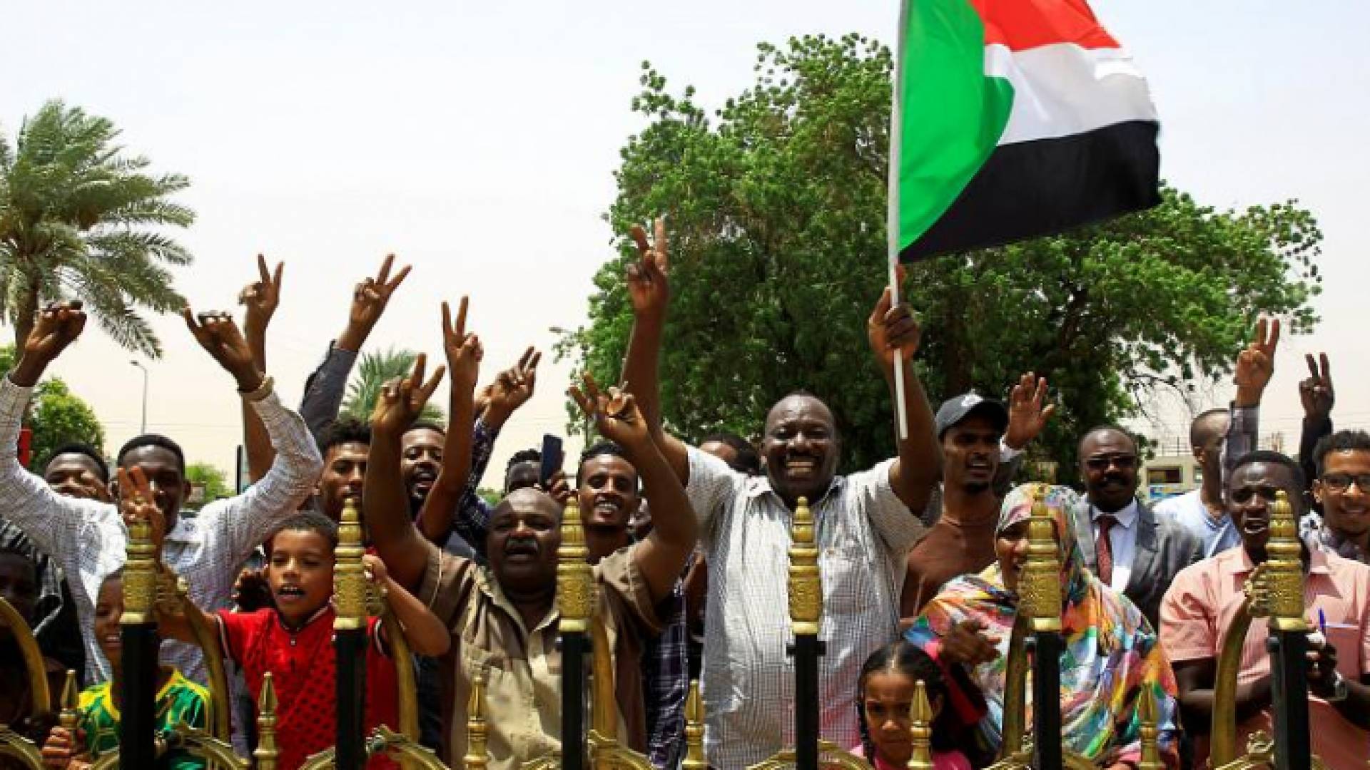 بعد موجة احتجاجات بدء الانتقال إلى الحكم المدني بالسودان- ارشيفية